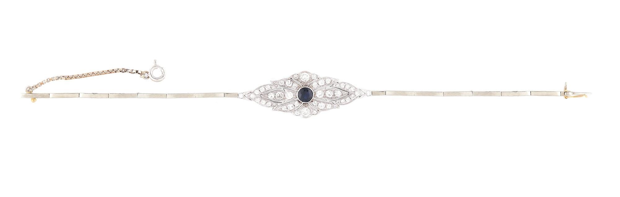 Elegantă brățară din aur alb, decorată cu diamante și safir