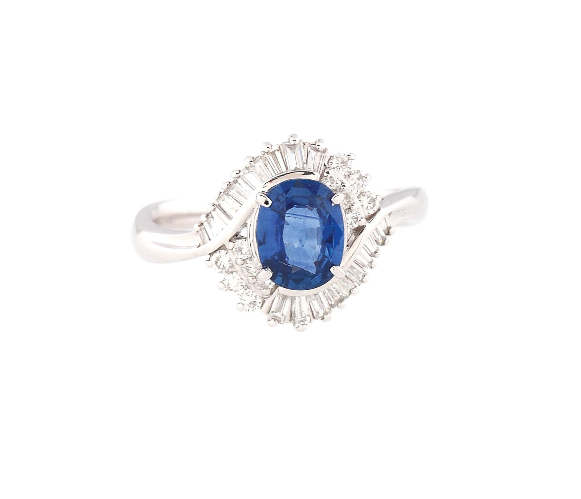Inel din platină, decorat cu safir și diamante