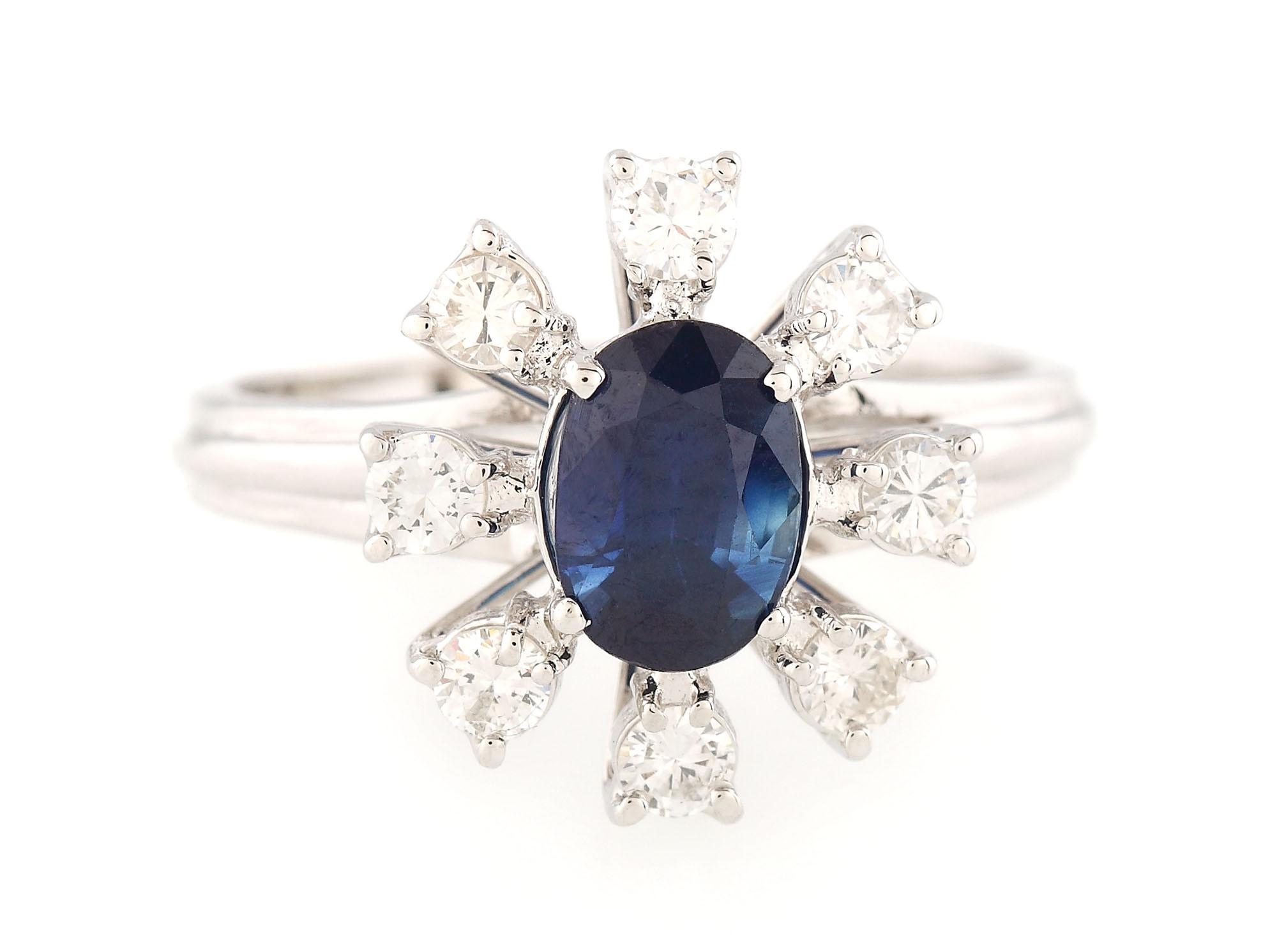 "Floare de safir" - inel din aur alb, decorat cu safir oval, înconjurat de diamante