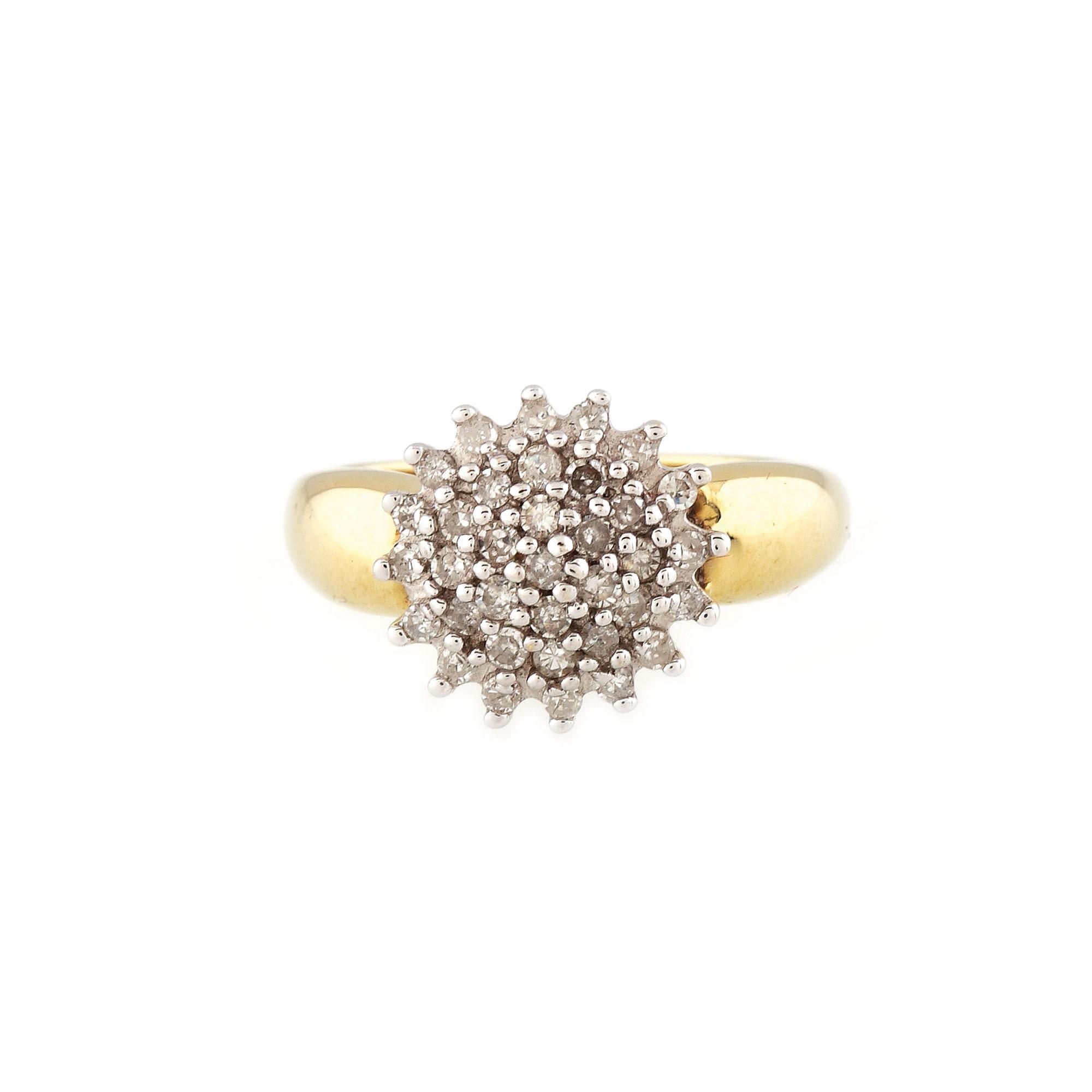 ”White star” - inel din aur, decorat cu diamante