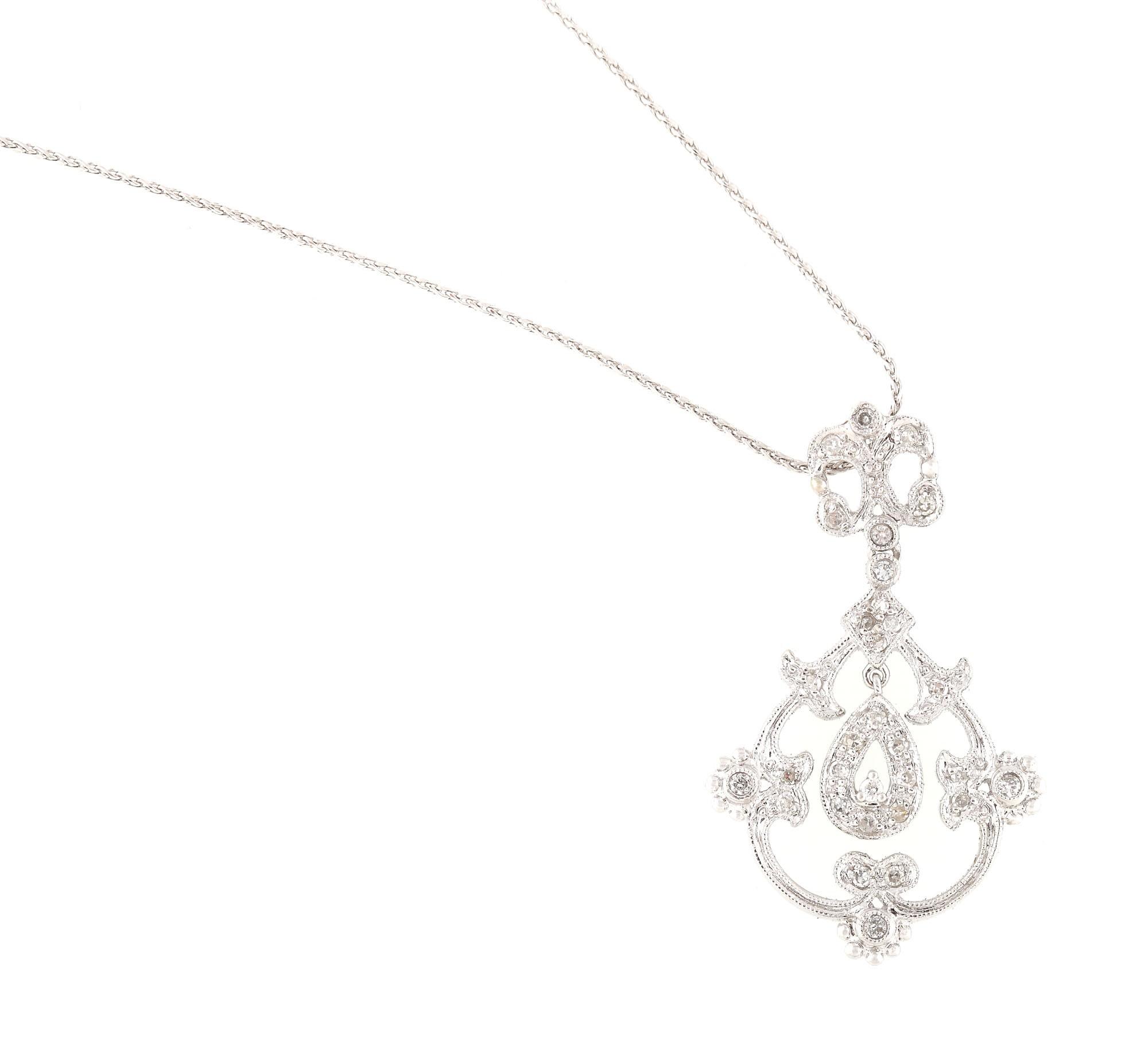 Elegant lanț cu pandantiv din aur alb, decorat cu diamante