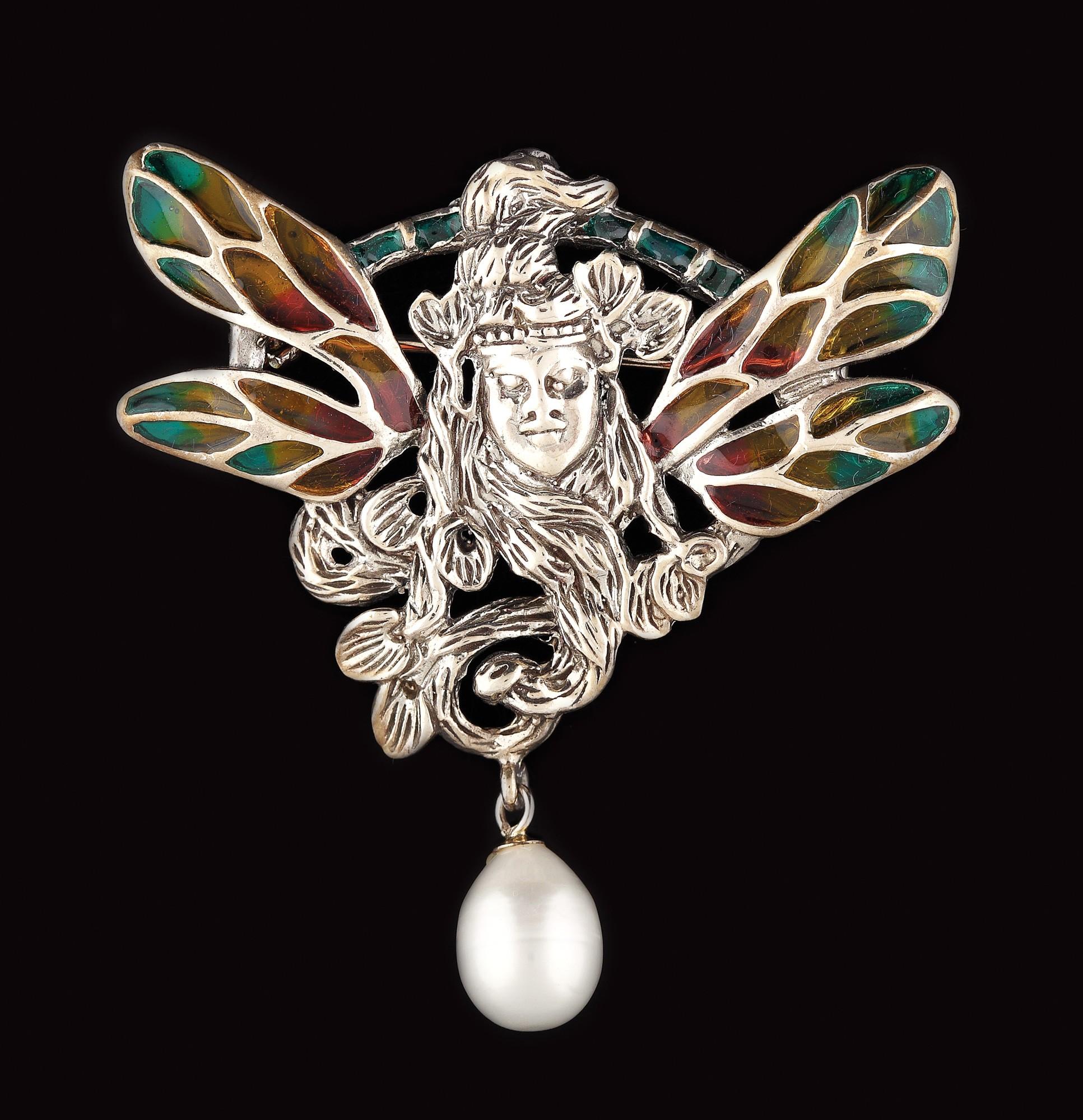 Broşă în manieră Art Nouveau, decorată cu email şi perlă