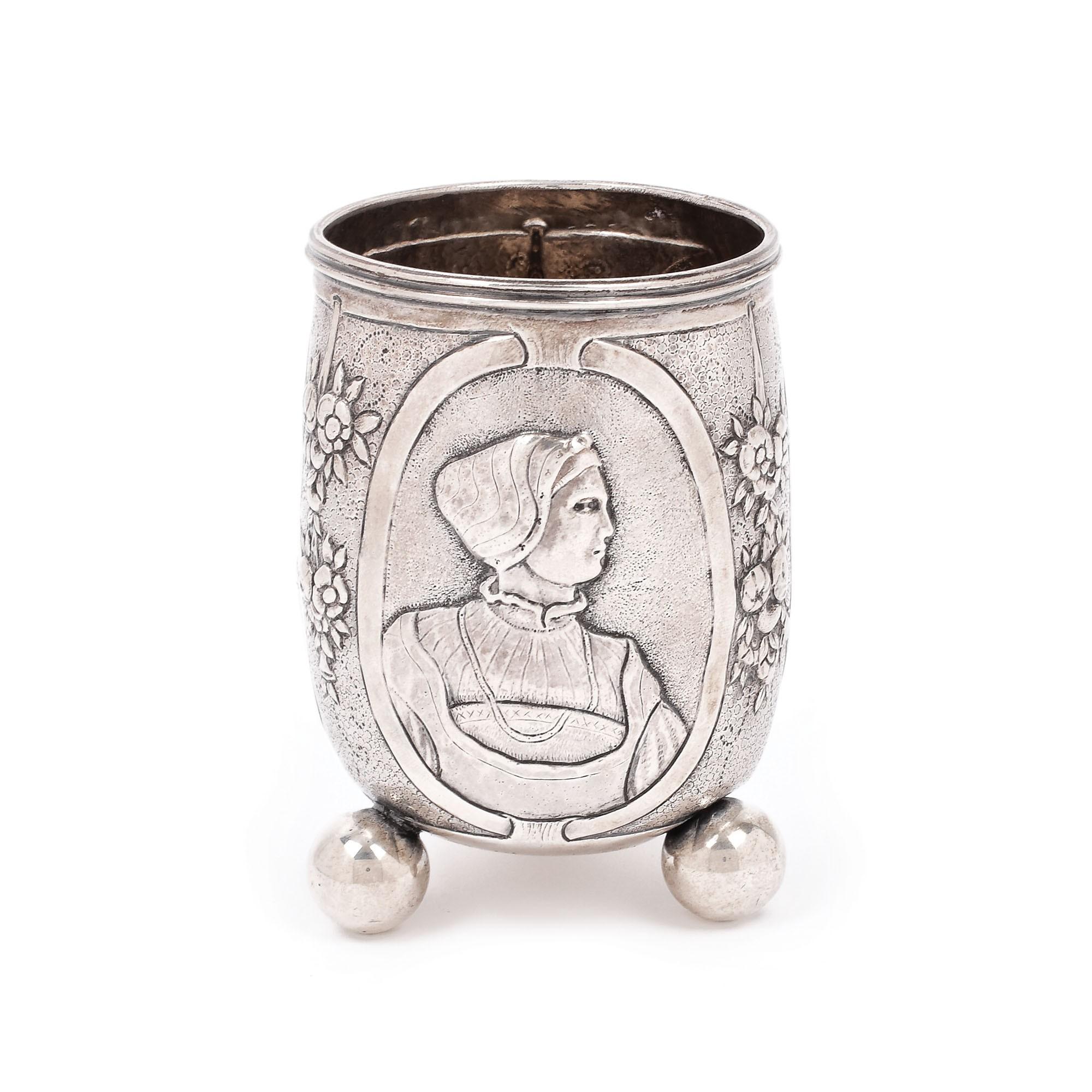 Pahar din argint, decorat cu profiluri feminine și masculine de inspirație Romanticistă, a doua jumătate a sec. XIX