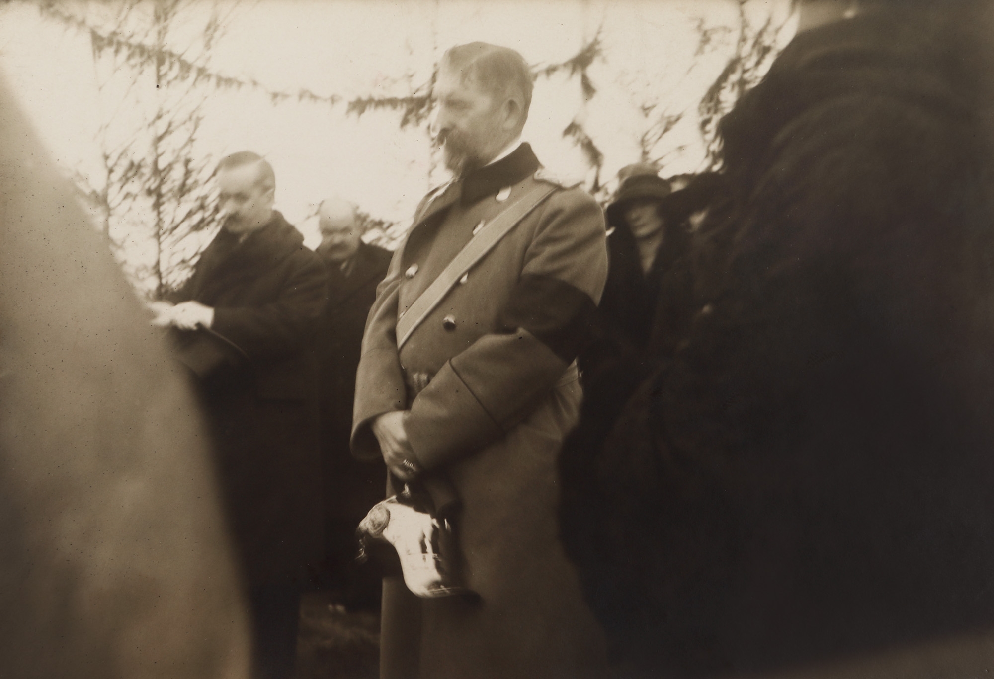 Fotografie ilustrându-l pe Regele Ferdinand la funerariile Regelui Carol I, septembrie 1914