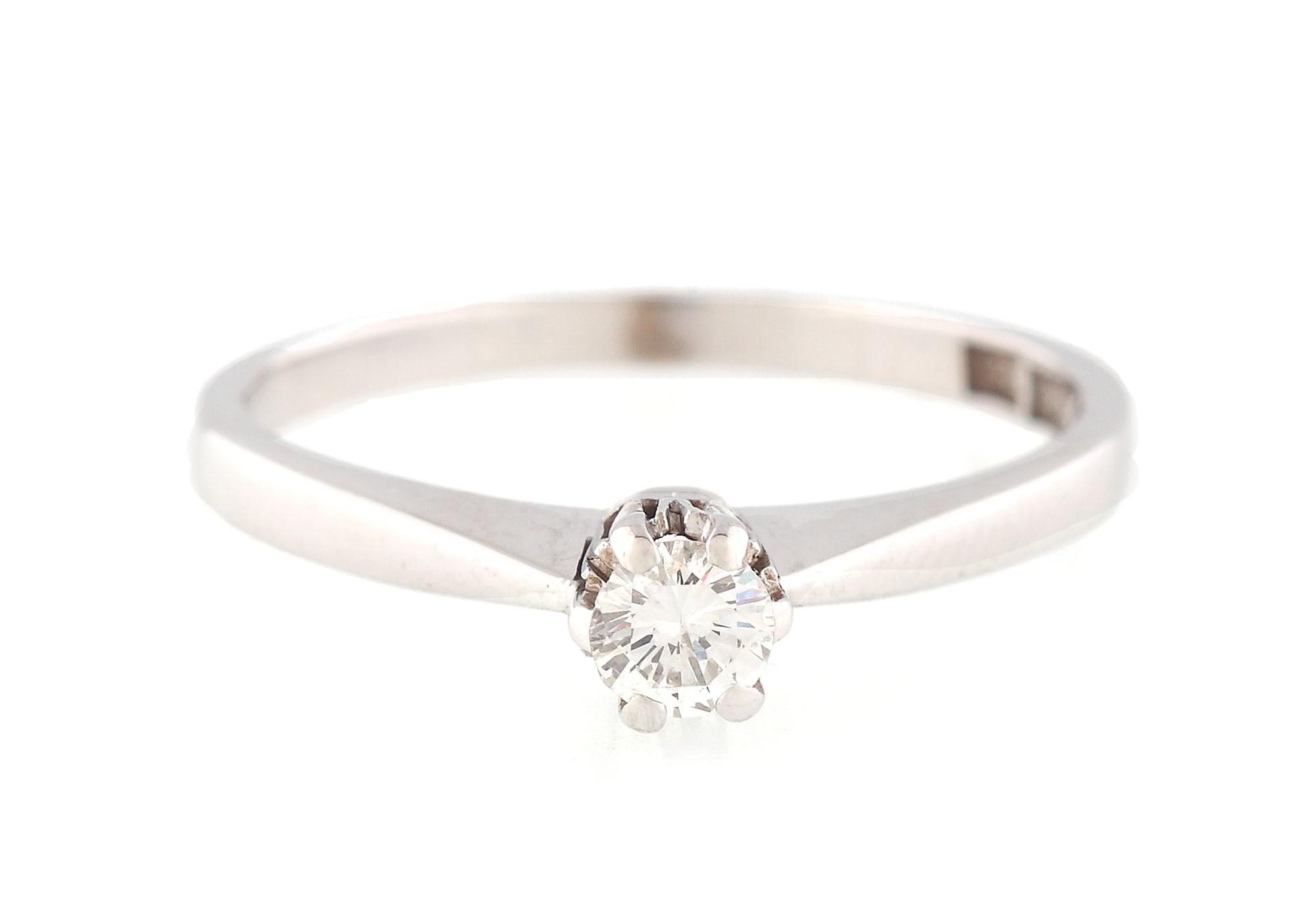 Inel din aur alb, ornat cu diamant solitaire