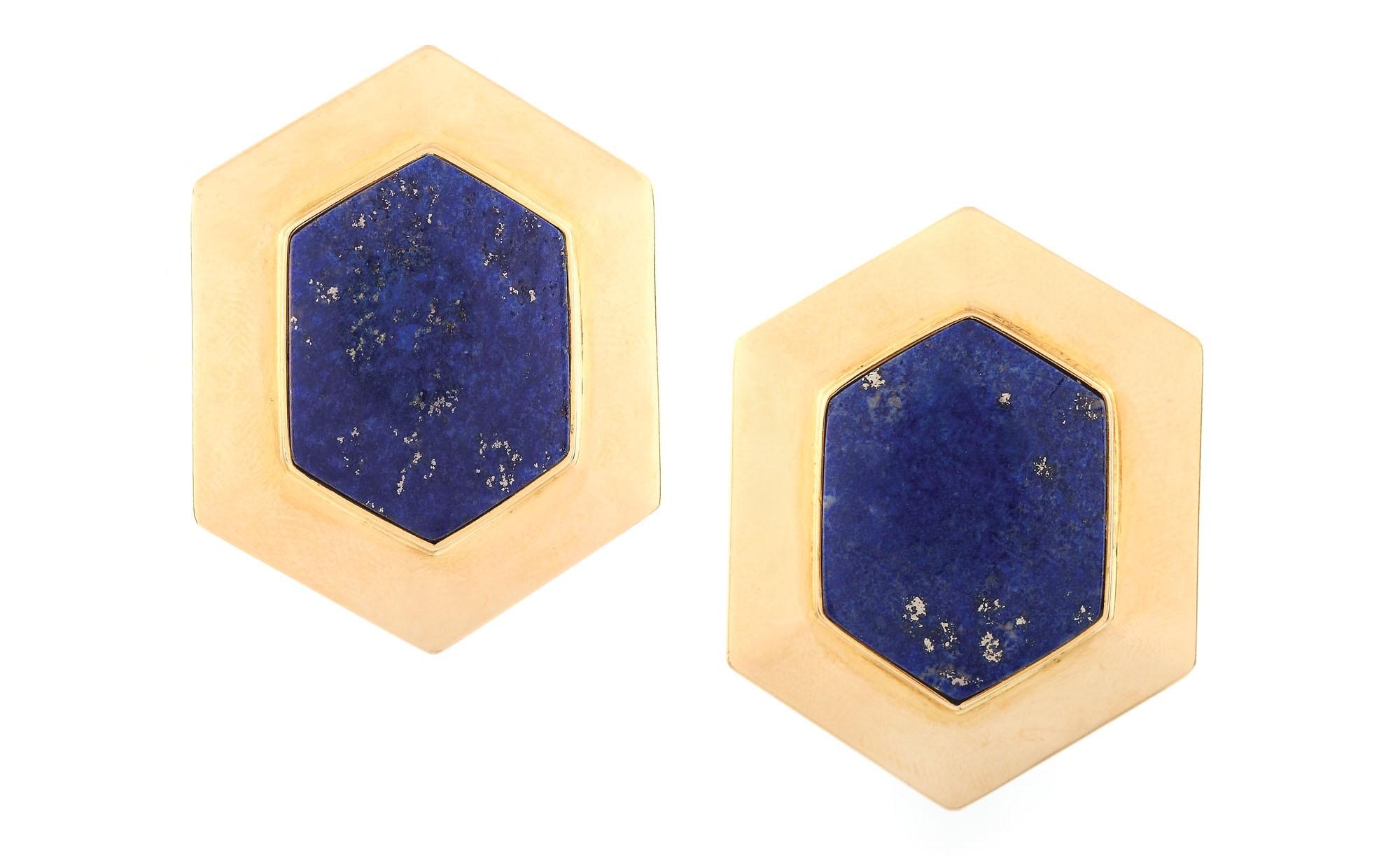 Pereche de cercei în manieră Art Deco, din aur, ornată cu Lapis Lazuli