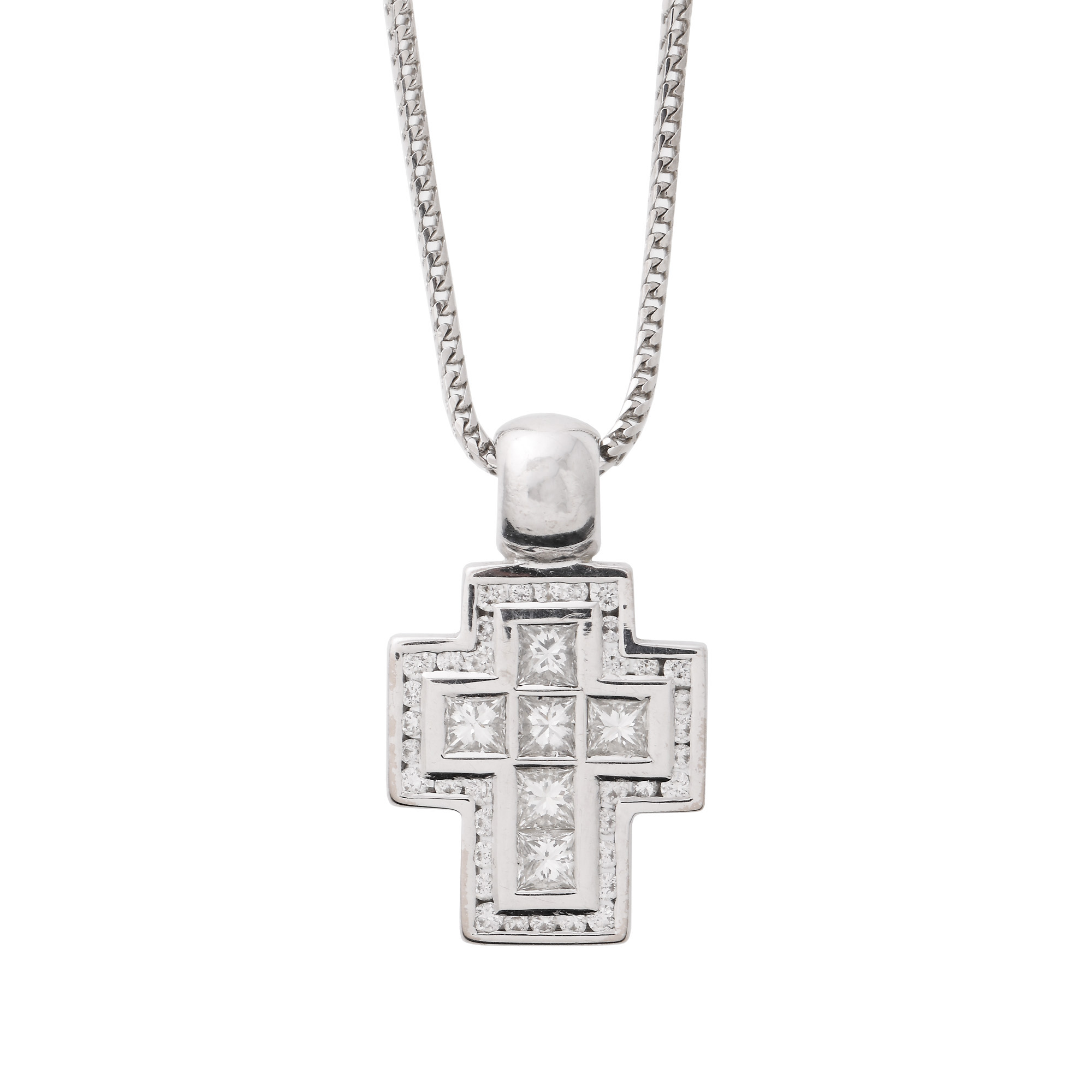 White gold necklace with cross-shaped pendant, decorated with diamonds