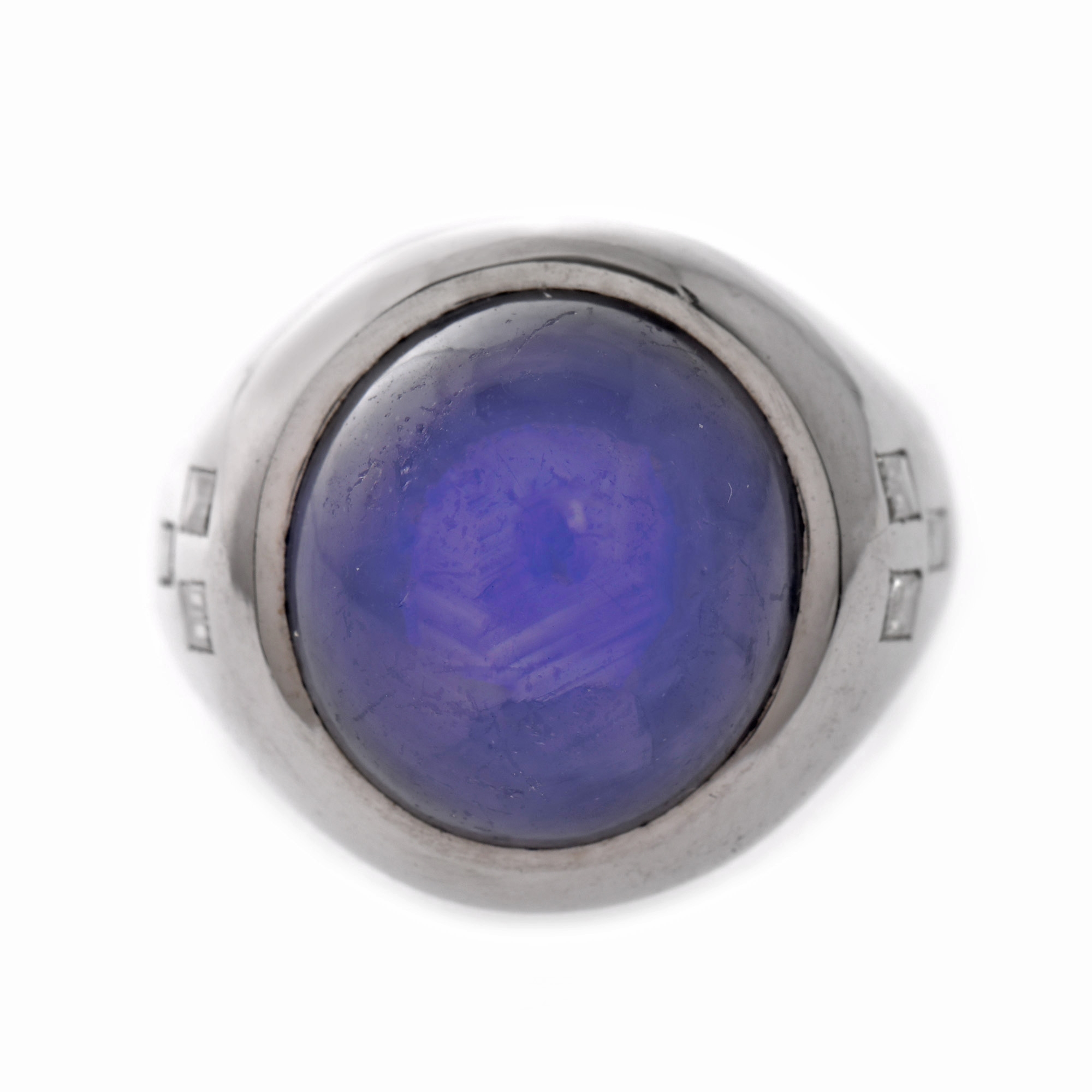 Inel din aur alb, decorat cu star sapphire și diamante