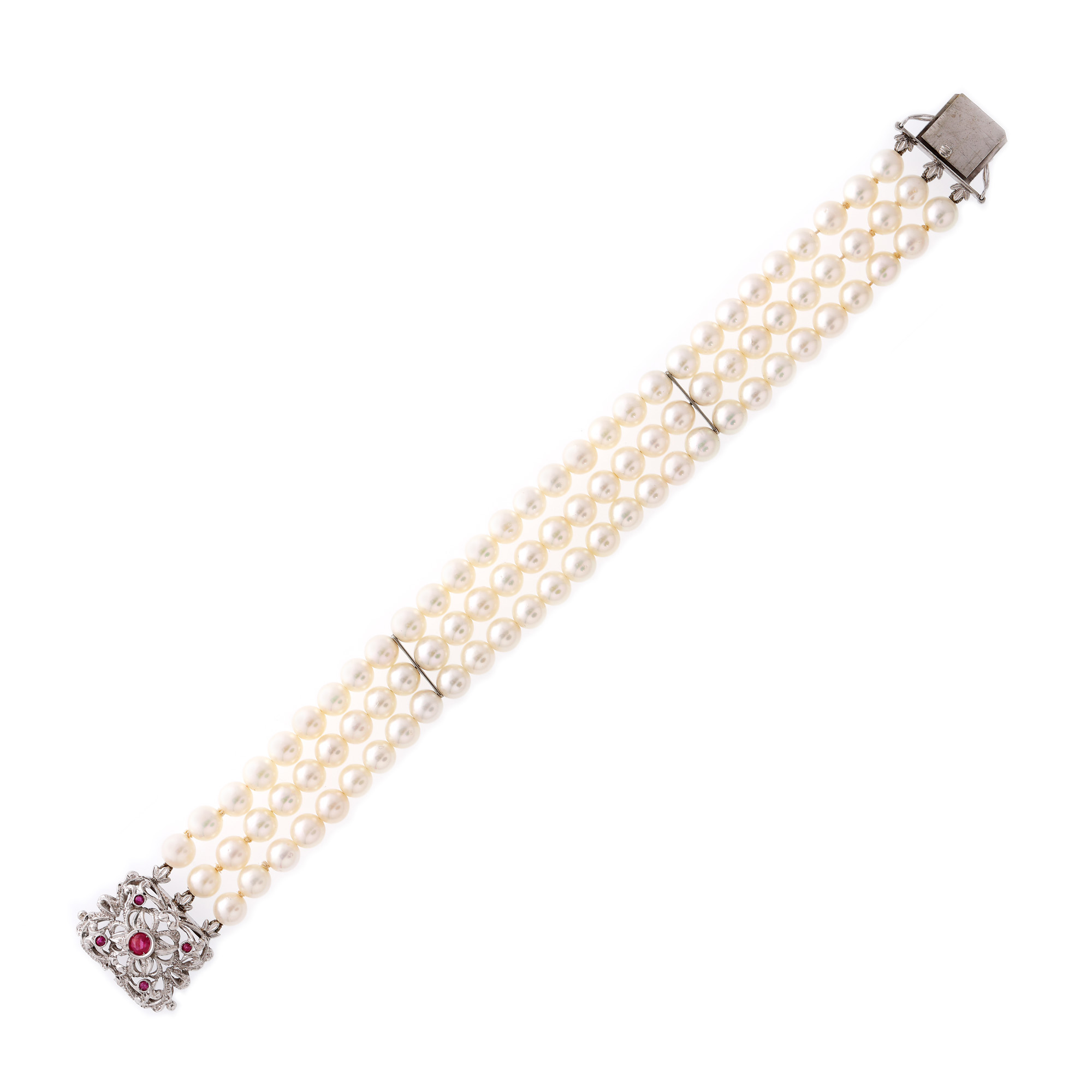 Akoya pearl bracelet, with white gold clasp decorated with rubies, first half of the 20th century