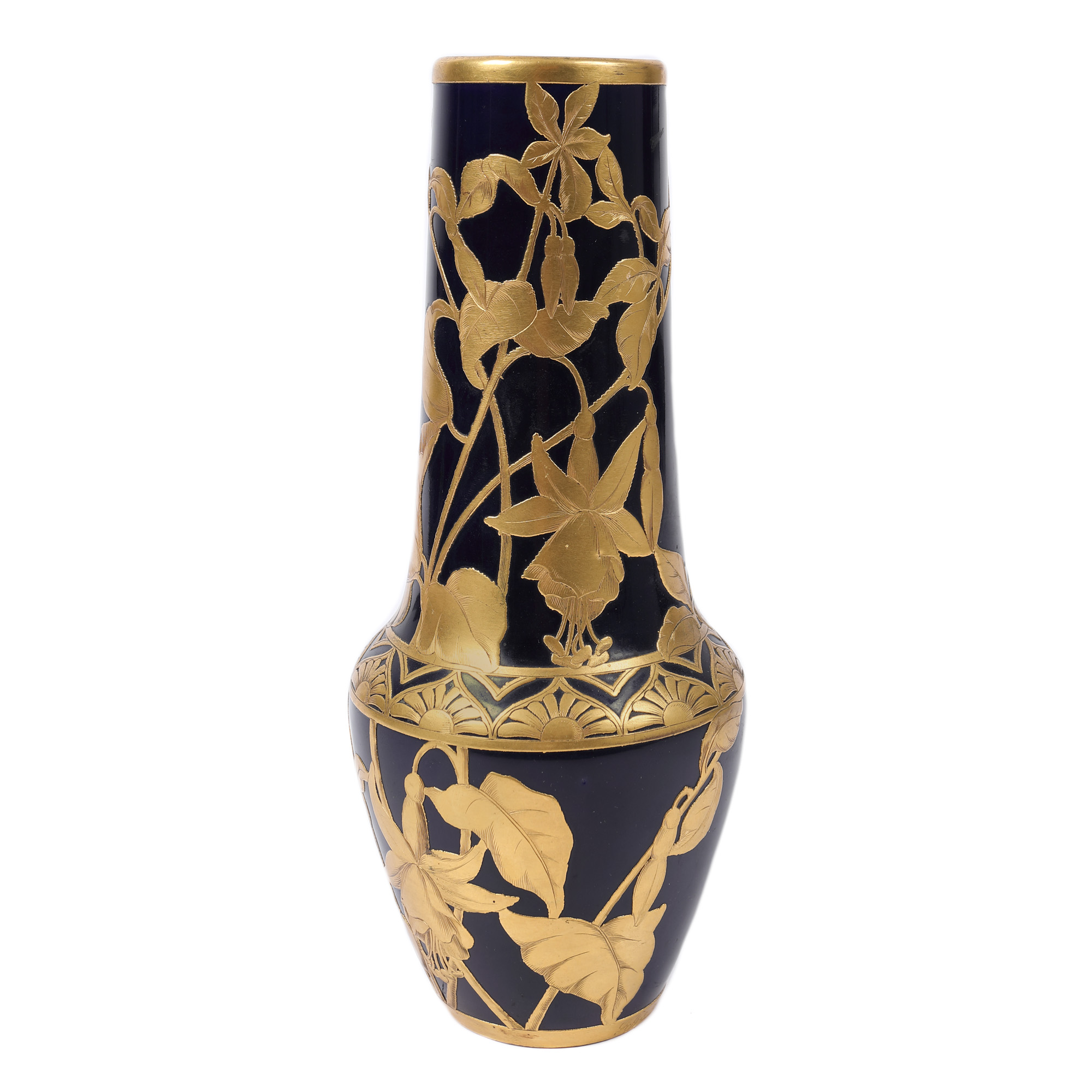 Vas Jeff & Jeandel în stil Art Nouveau din porțelan, cu montură din alamă aurită, decorat cu flori de cerceluş (Fuchsia), cca. 1890-1920