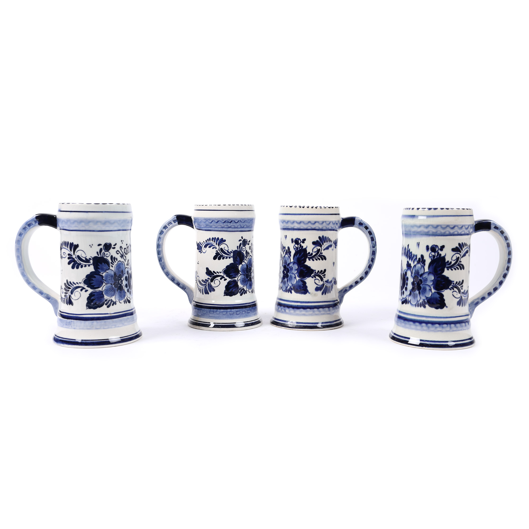 Lot format din 4 halbe de bere Heineken, din ceramică Delft pictată și glazurată