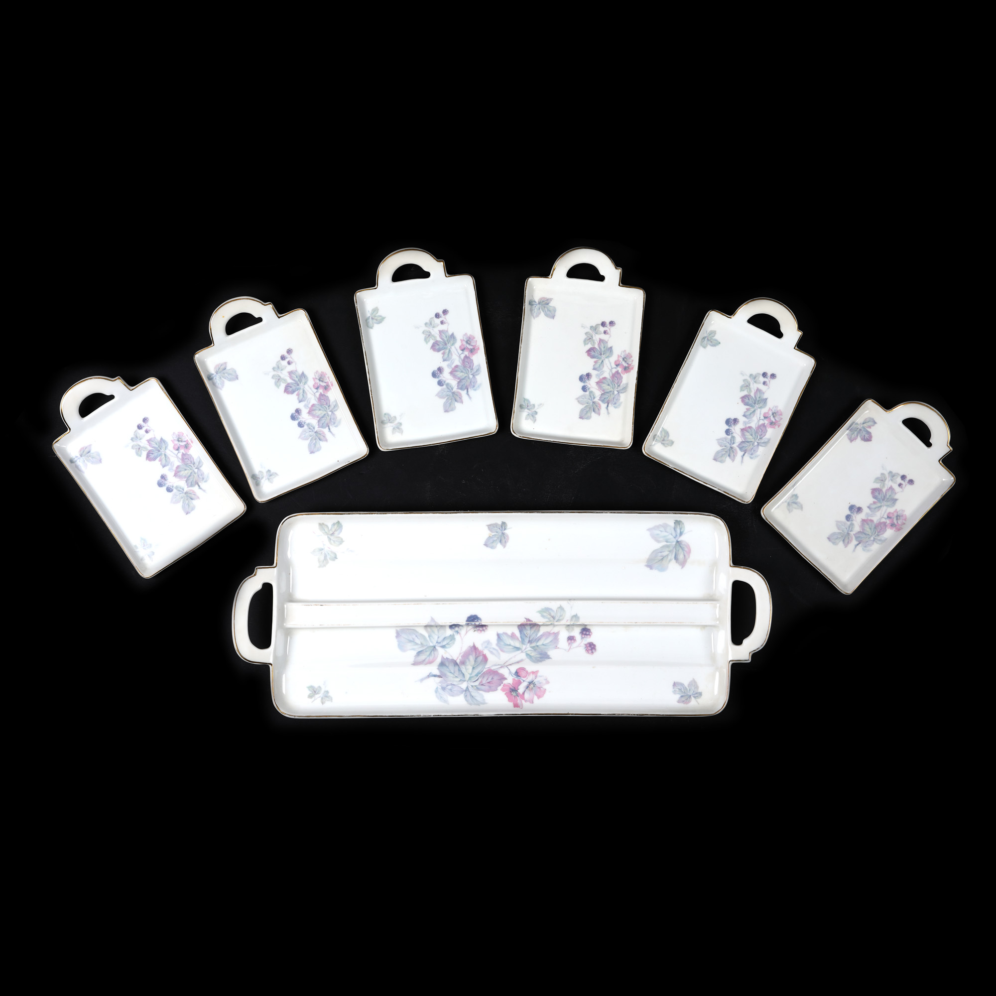 Haas & Czjzek (Schlaggenwald) porcelain appetizer service, consisting of a platter and six serving dishes, decorated with blackberries, approx. 1920-1930, from the collection of the Theodor Aman family