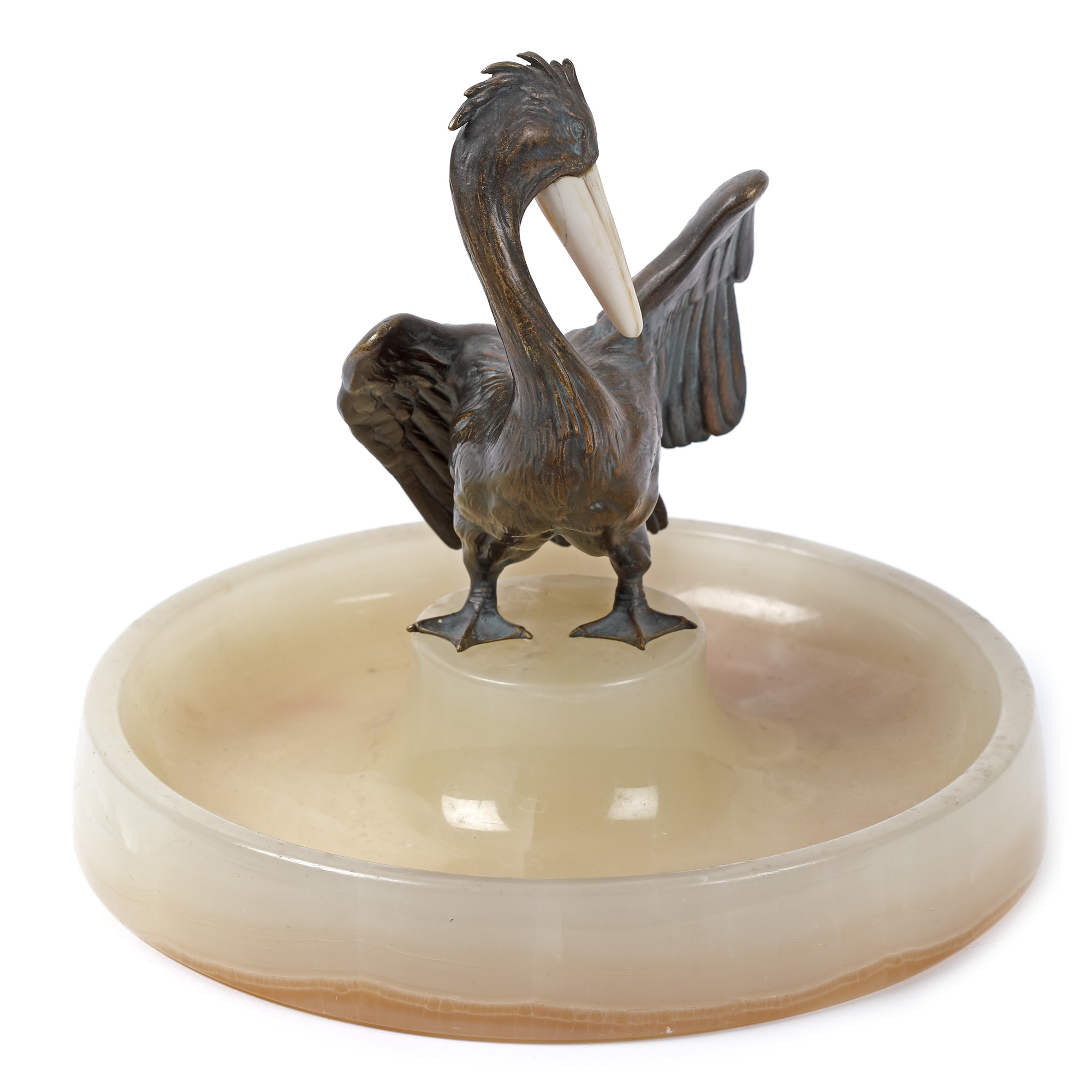 Vide-poche/scrumieră Art Deco din onix, decorat cu pelican din bronz, cu cioc din fildeș, cca. 1930