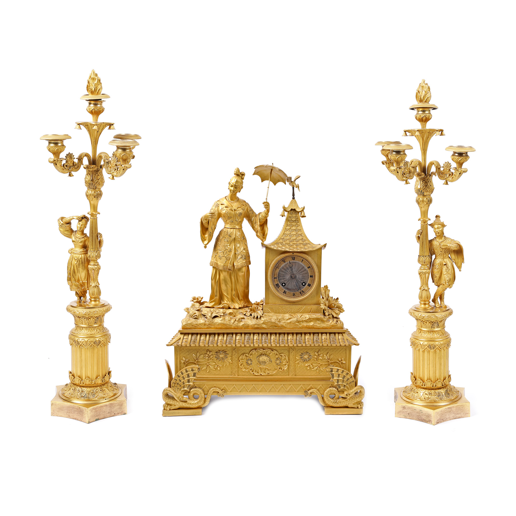 Elegant gilt bronze fireplace mantelpiece, consisting of clock and pair of candlesticks, with Hippolyte Azur mechanism, with chinoiserie decoration, approx. 1850-1870