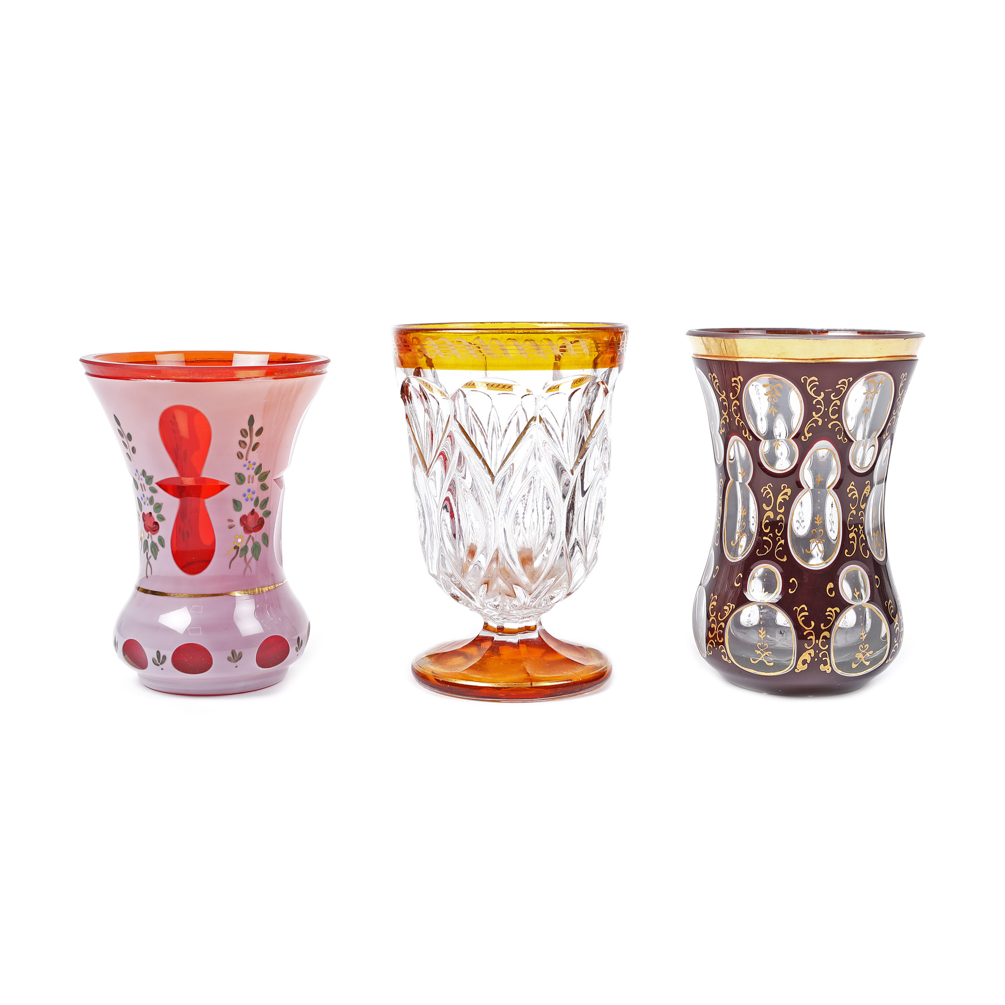 Set de trei pahare din cristal de Bohemia, cu decor gravat și pictat cu email, sfârșitul sec. XIX-începutul sec. XX