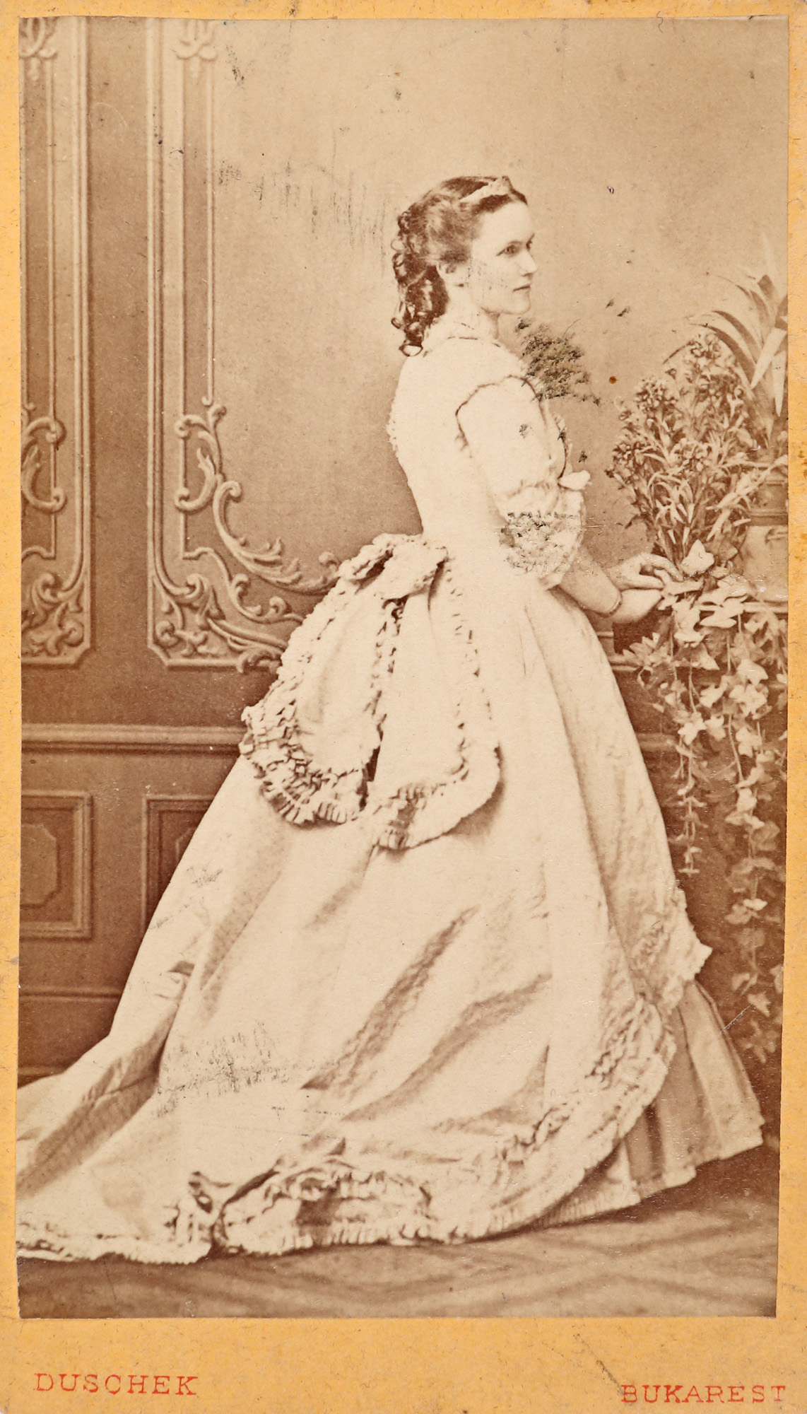 Fotografie ilustrând-o pe Regina Elisabeta, București, cca. 1873, piesă de colecție
