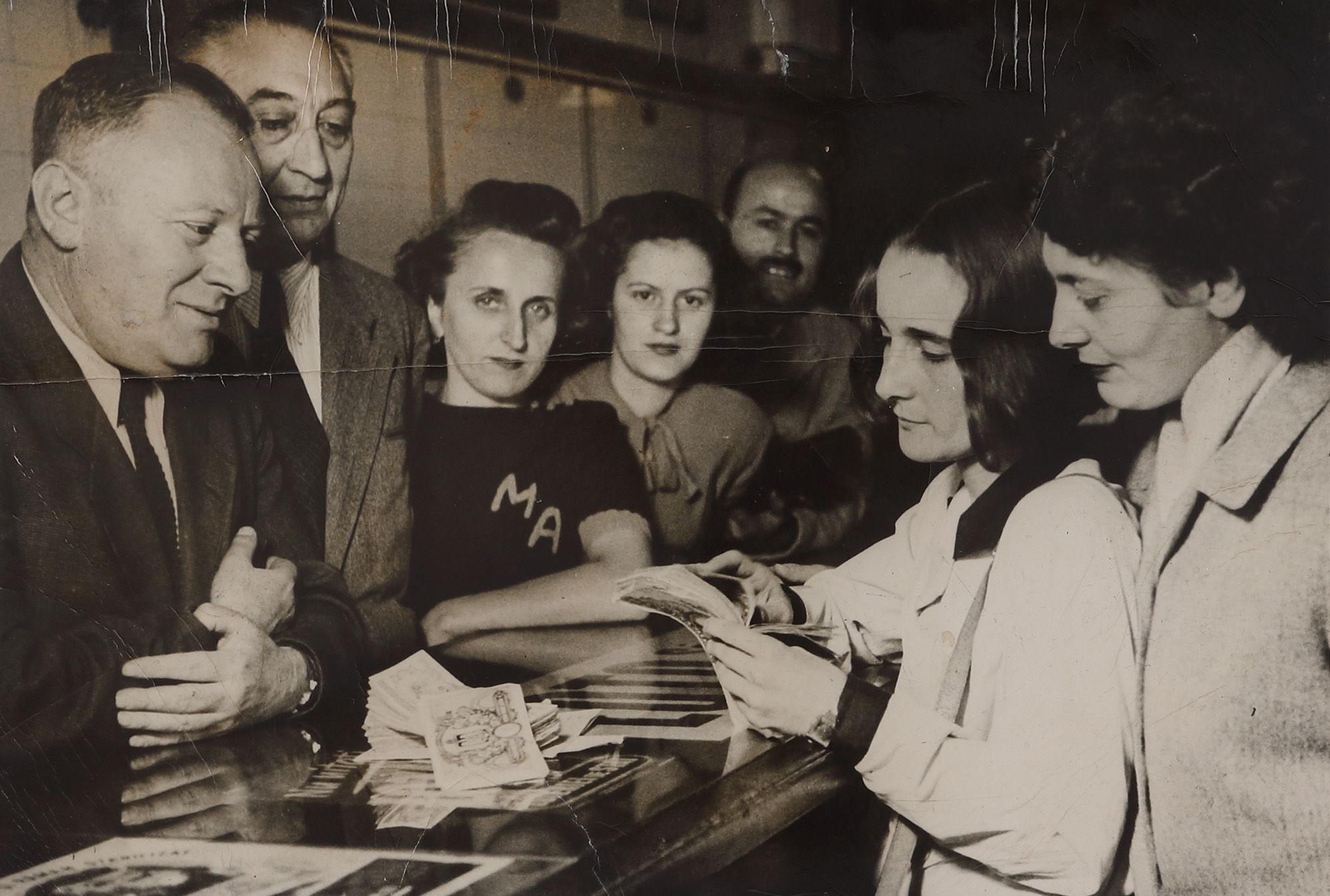 Photo illustrating the payment of the lottery win, circa 1980