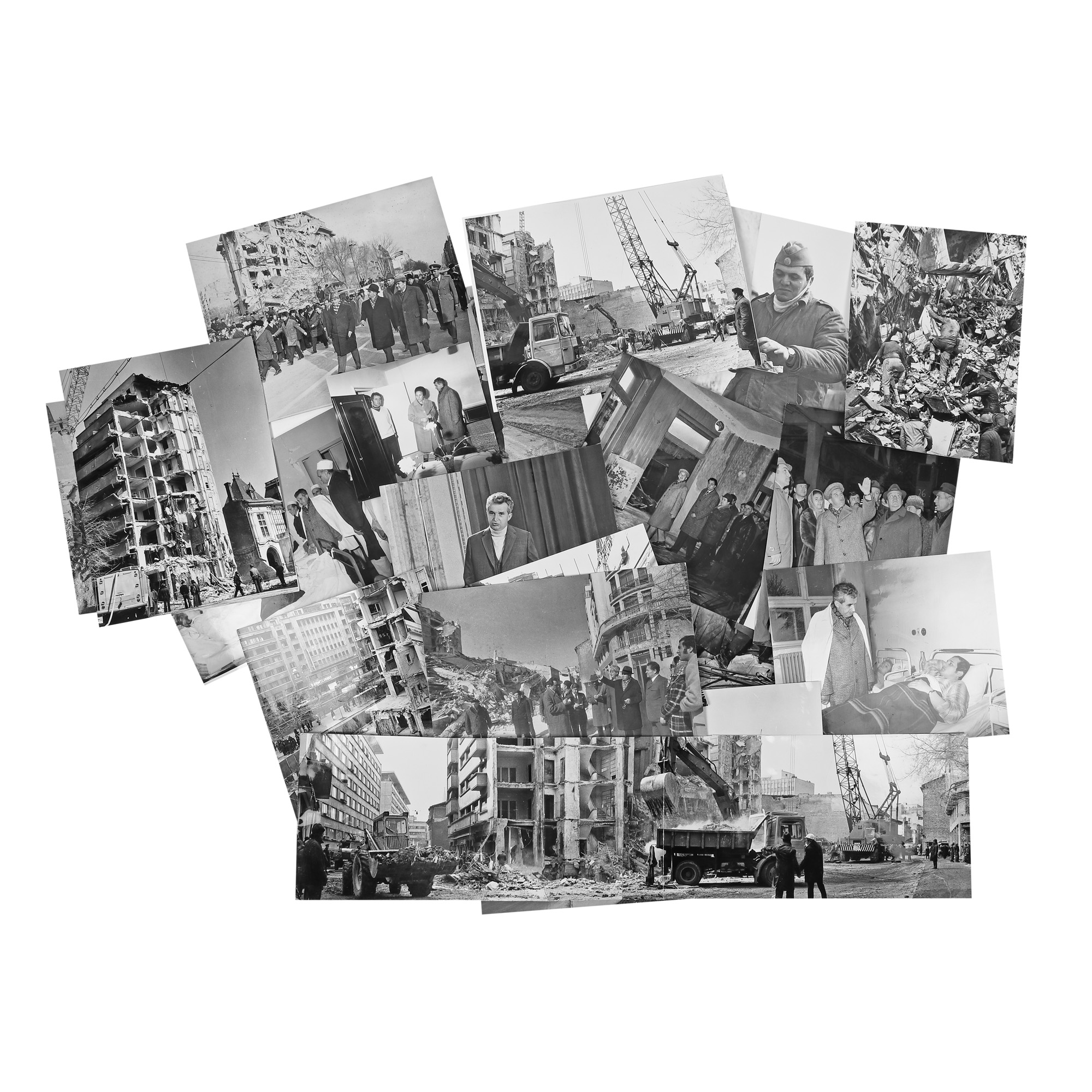Lot format din 22 de fotografii de presă ilustrându-l pe Nicolae Ceaușescu după cutremurul din 1977, și fotografii surprinzând distrugerile, București, 1977