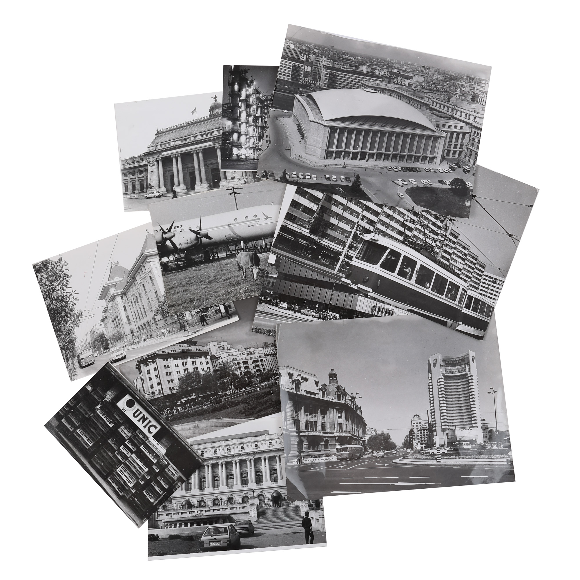 Lot format din 11 fotografii ilustrând Bucureștiul, cca. 1974-1992