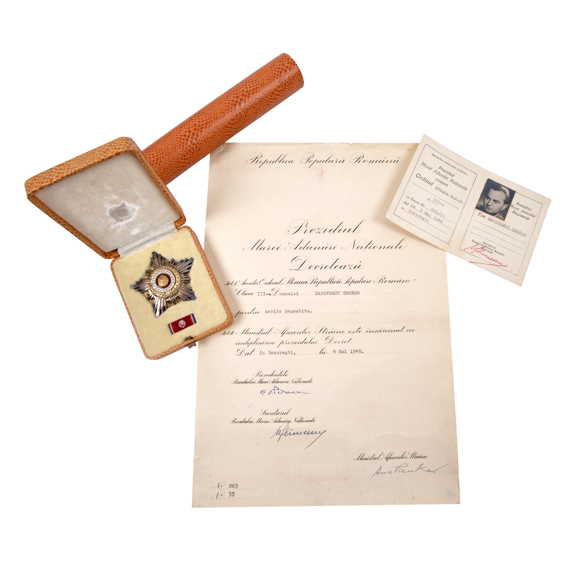 Ordinul "Steaua Republicii Populare Române", clasa a III-a, din argint, însoțit de brevetul semnat olograf de Constantin Ion Parhon și Ana Pauker, argint, în cutia originală, oferită fostului ministru de externe George Macovescu