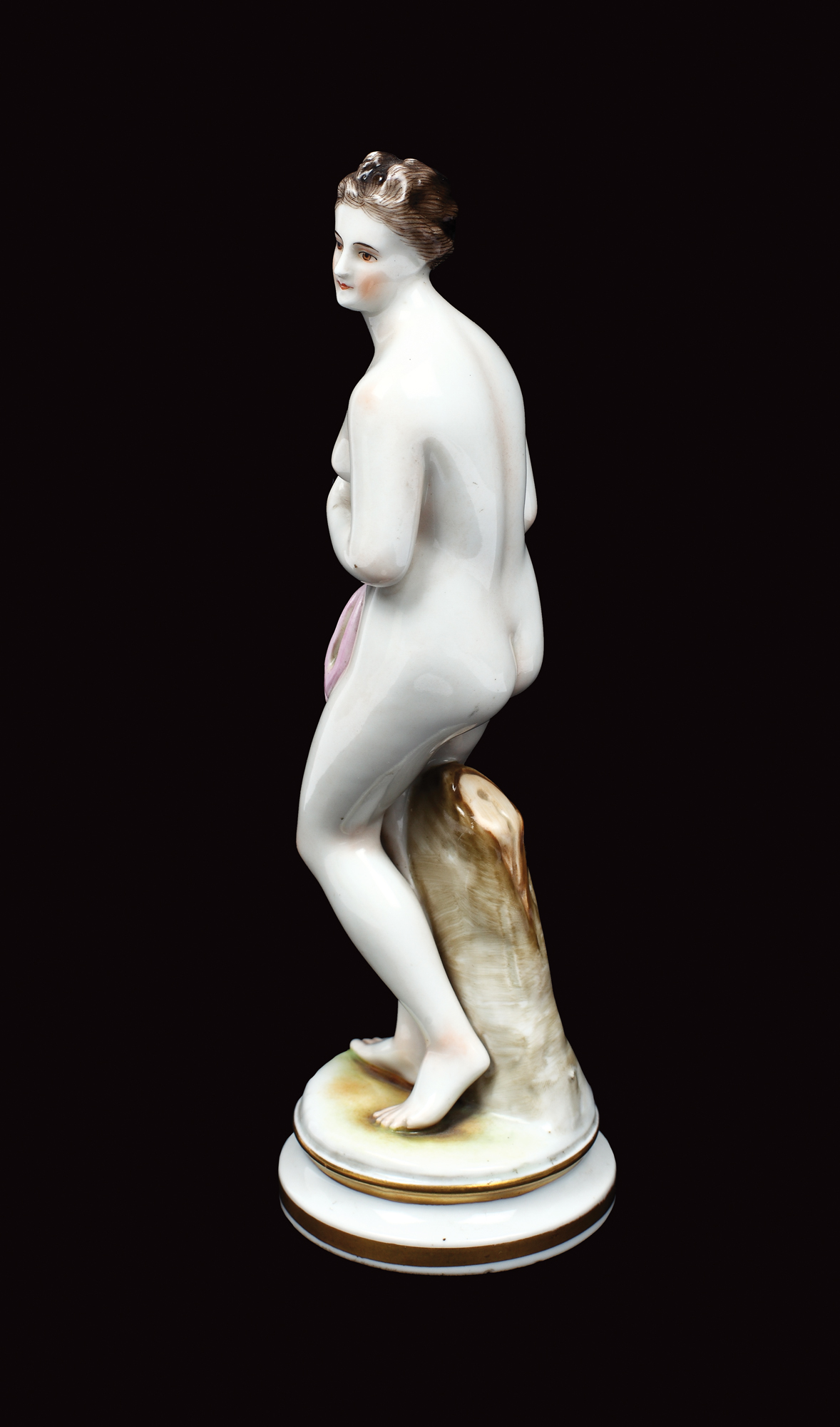 "Suzana la baie", statuetă decorativă, din porțelan Volkstedt