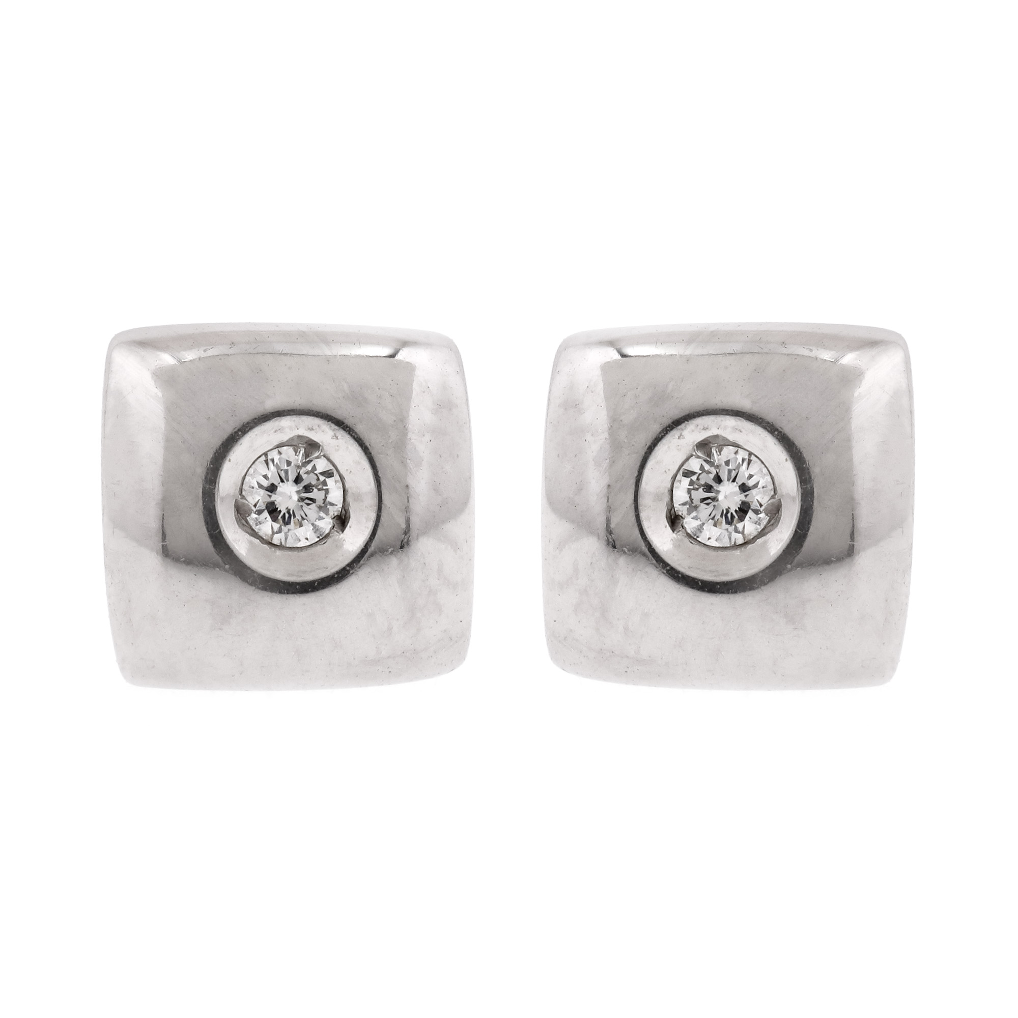 Pair of white gold earrings, decorated with diamonds