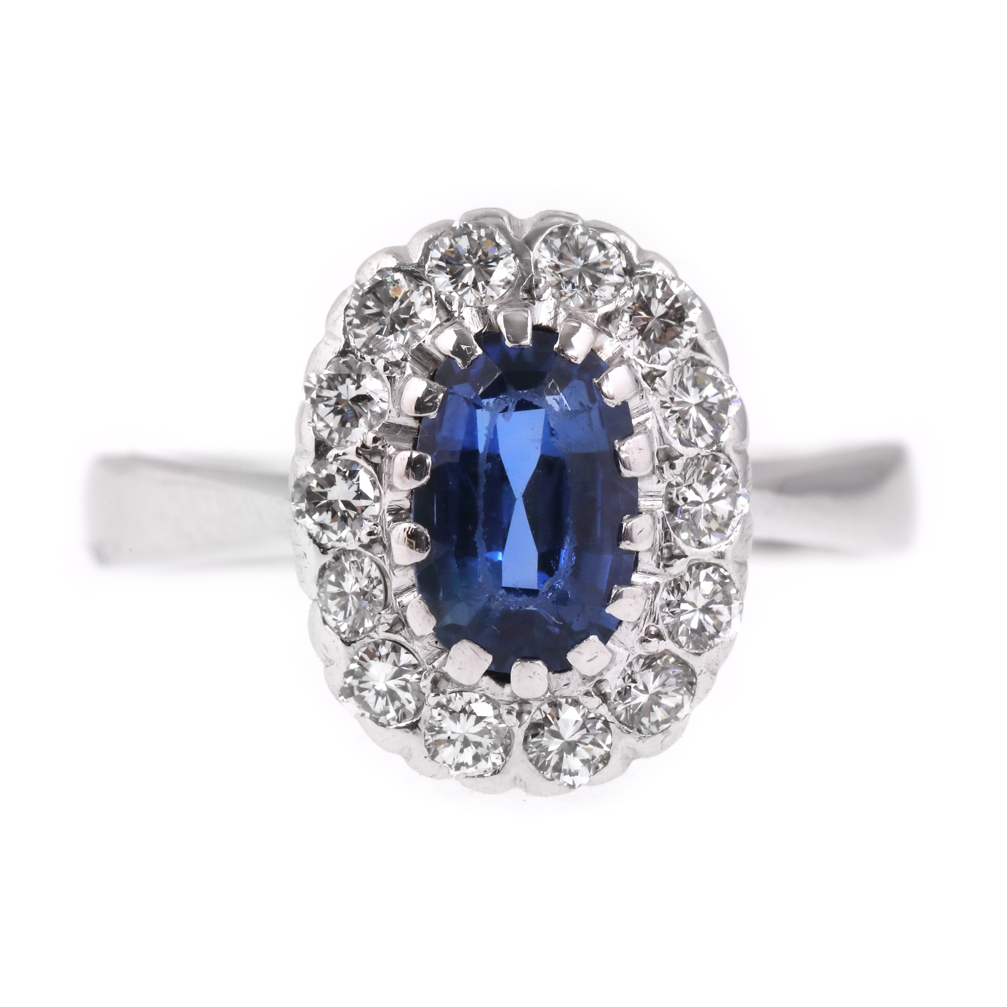 White gold ring, decorated with sapphire and diamonds