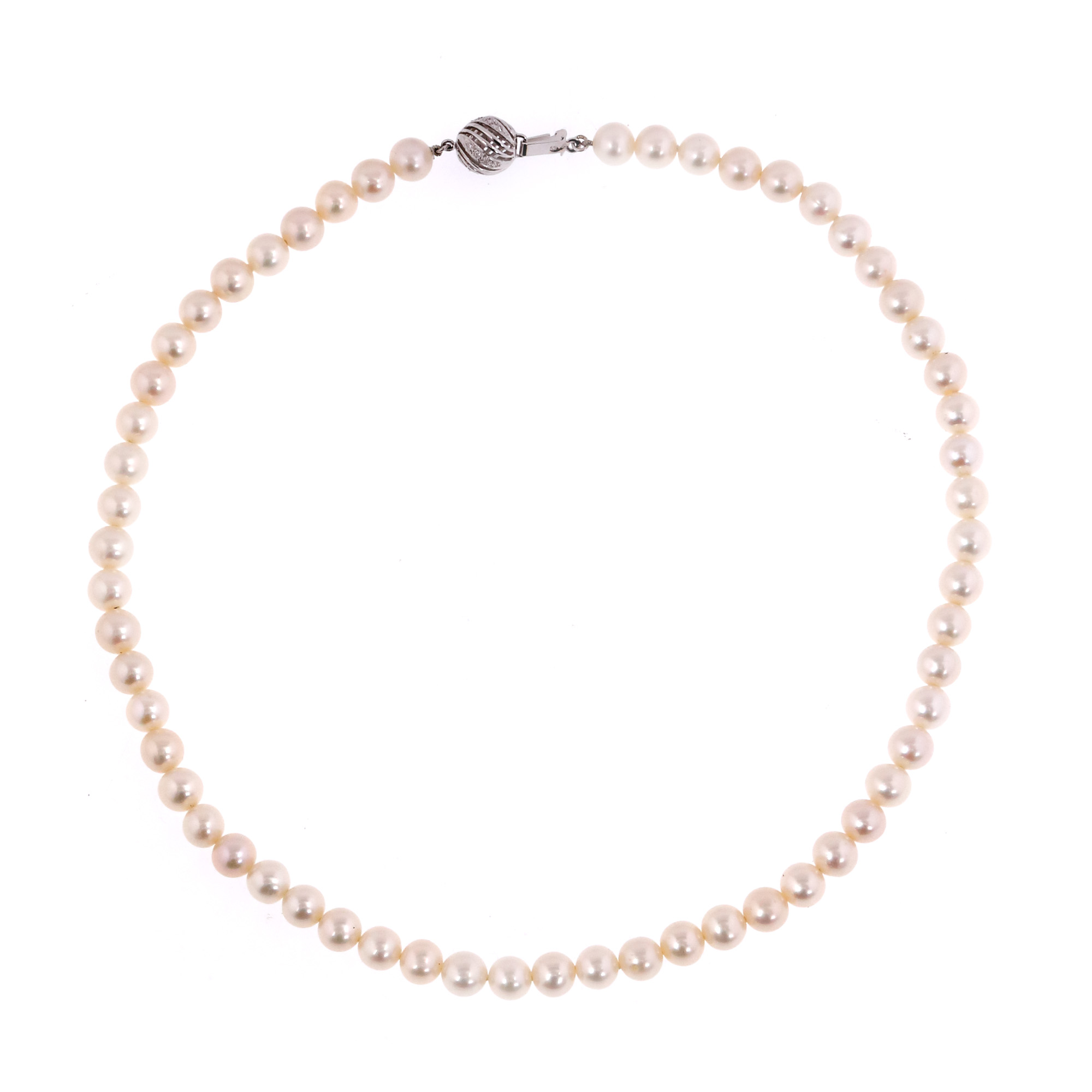 Pearl necklace with white gold clasp, decorated with diamonds