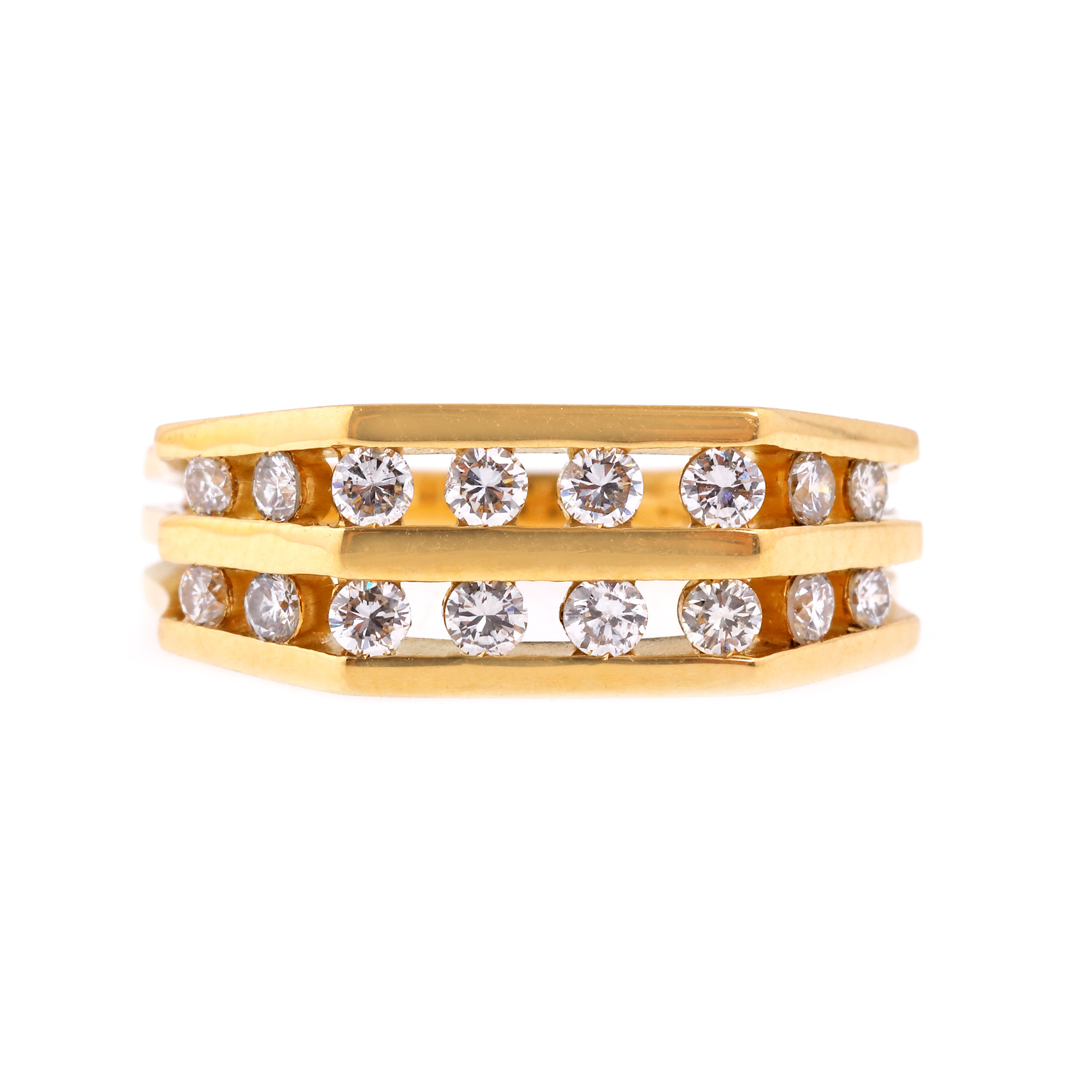 Gold ring, decorated with diamonds