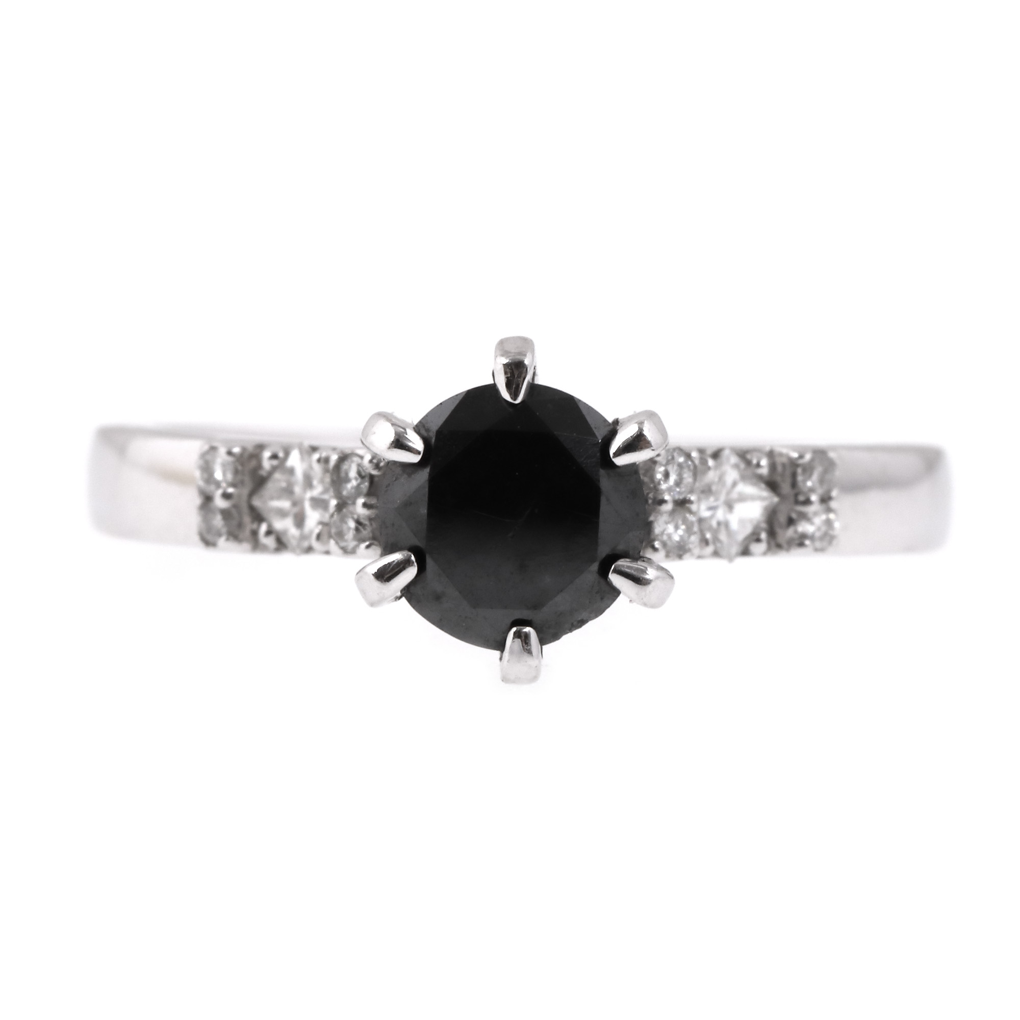 Inel din aur alb, decorat central cu diamant negru anturat de diamante albe