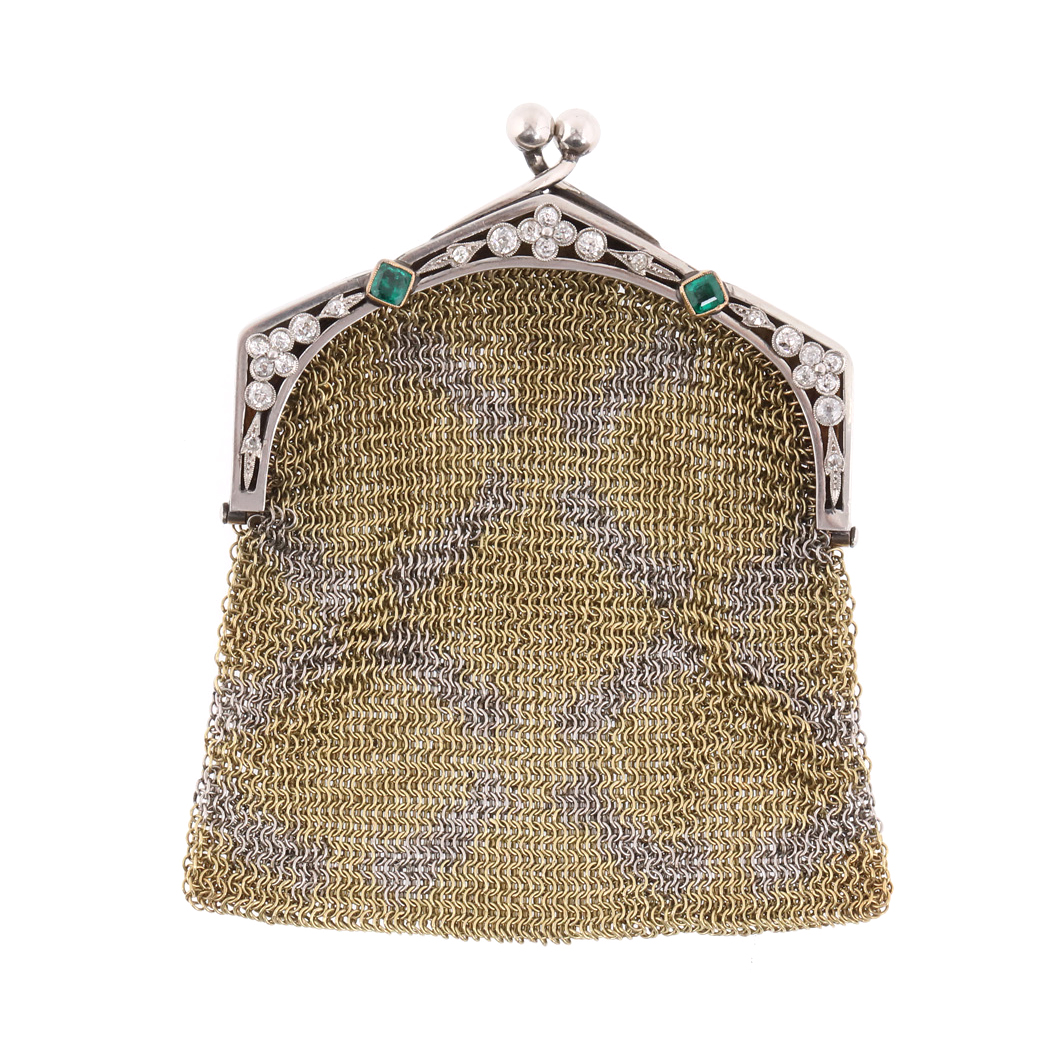 Platinum and gold porte-monnaie, decorated with diamonds and emeralds, approx. 1900