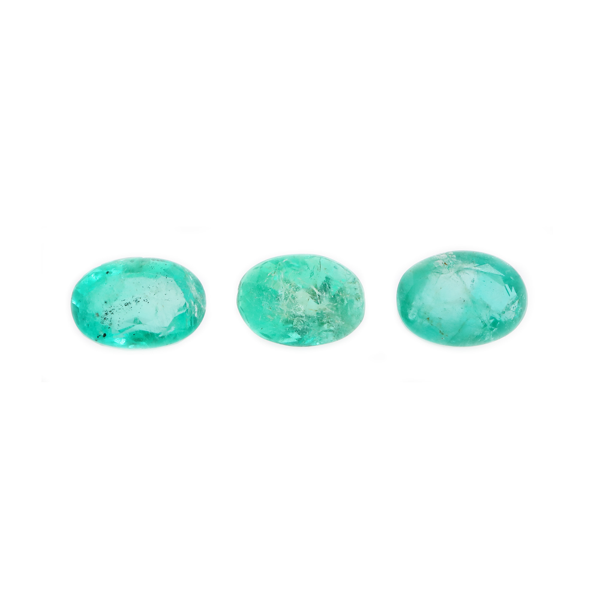 Trei smaralde ovale de culoare verde, origine Etiopia, 2,84 ct.
