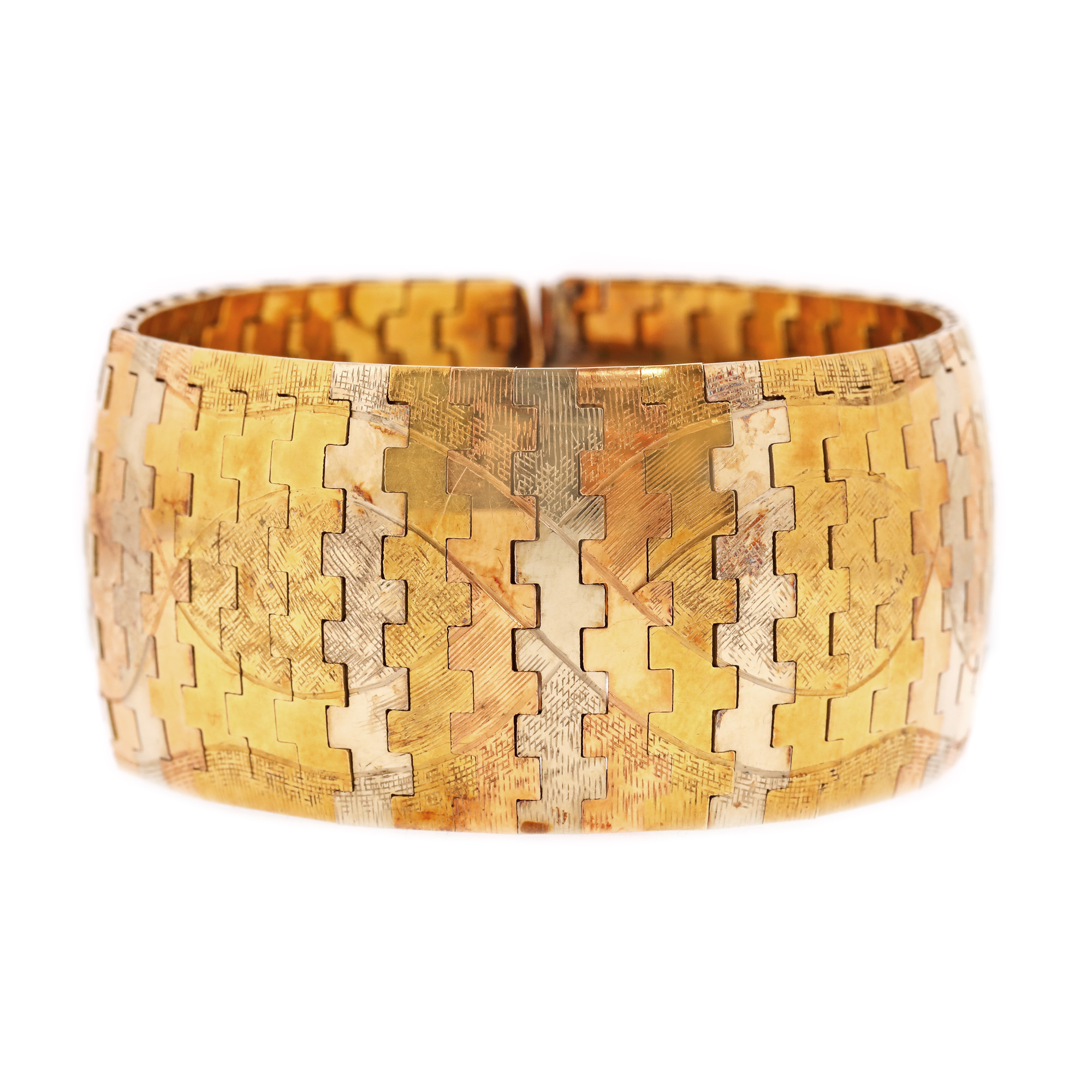Gold bracelet with two additional links