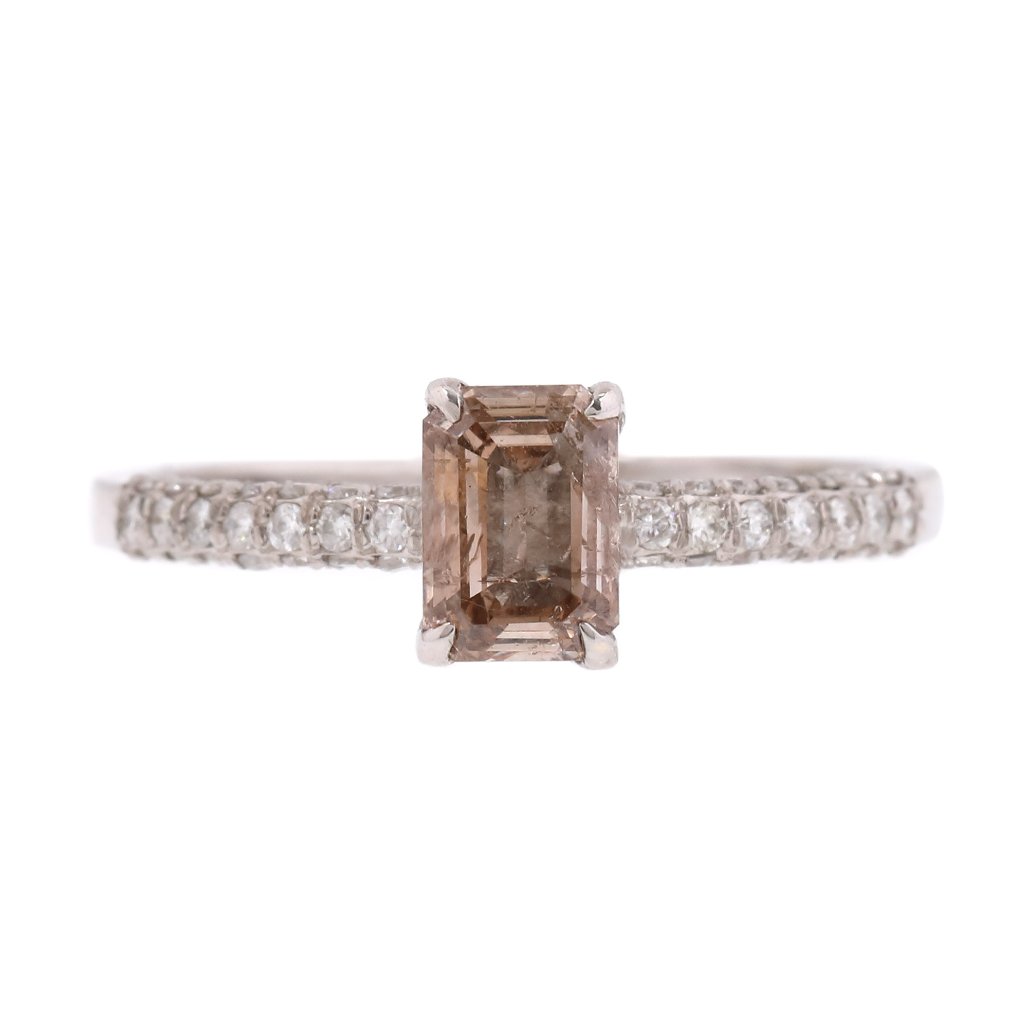 Inel din aur alb, decorat cu diamant emerald cut și diamante briliante, însoțit de certificat gemologic AIG