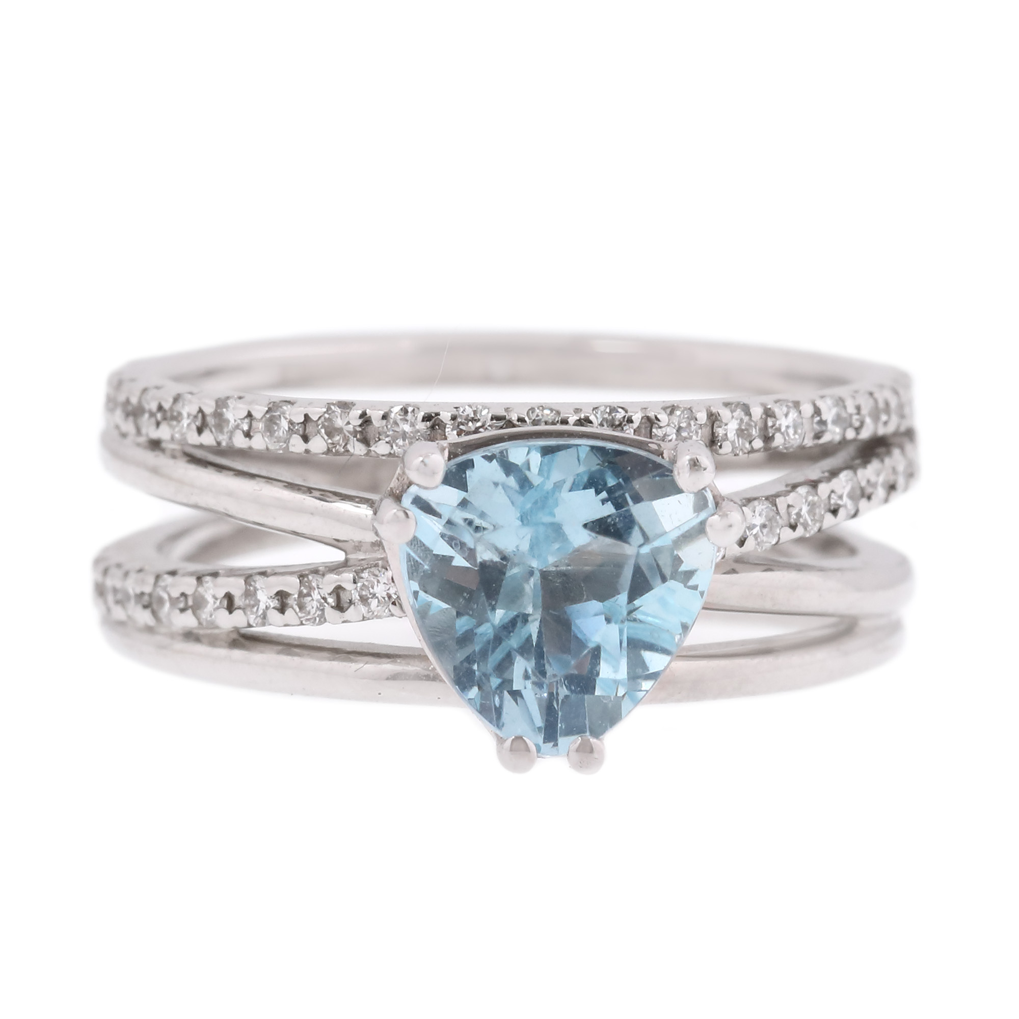 White gold ring, decorated with diamonds and aquamarine