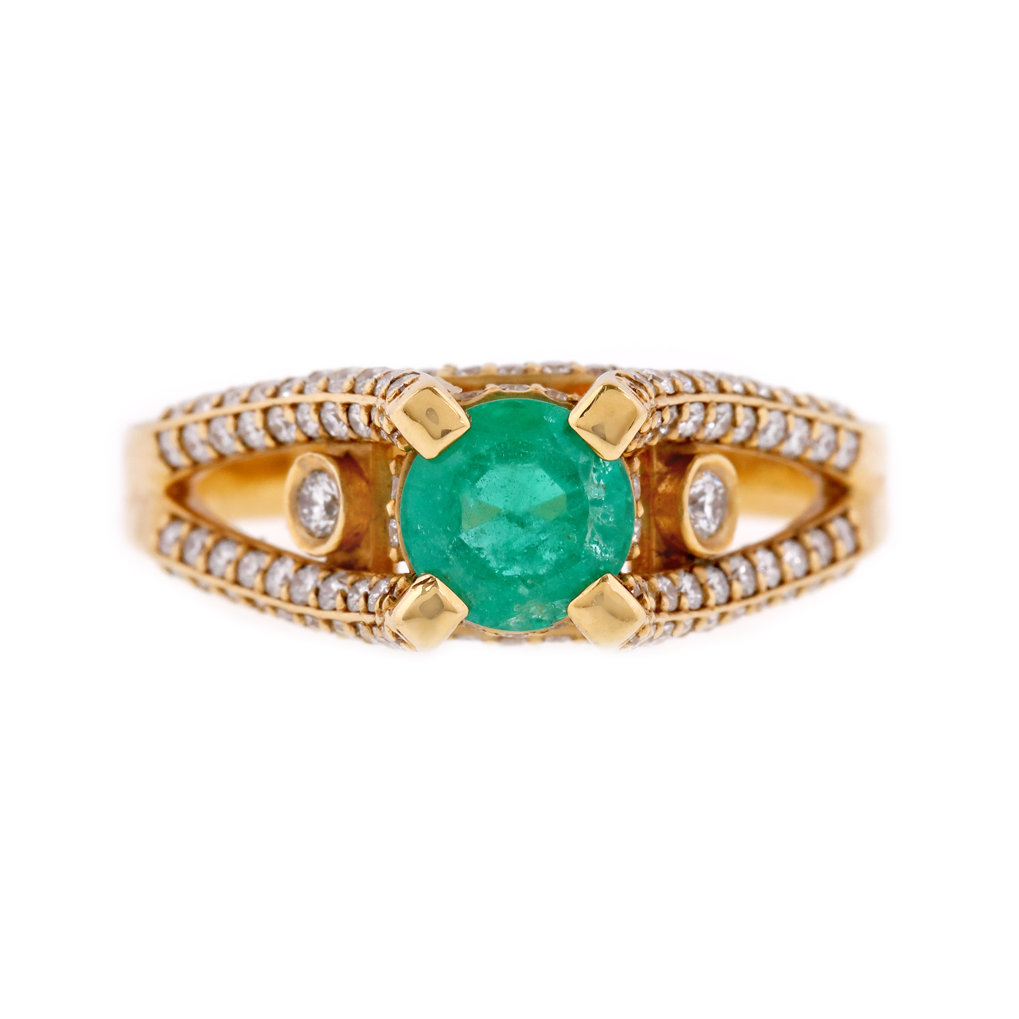 Gold ring, decorated with emerald and diamonds