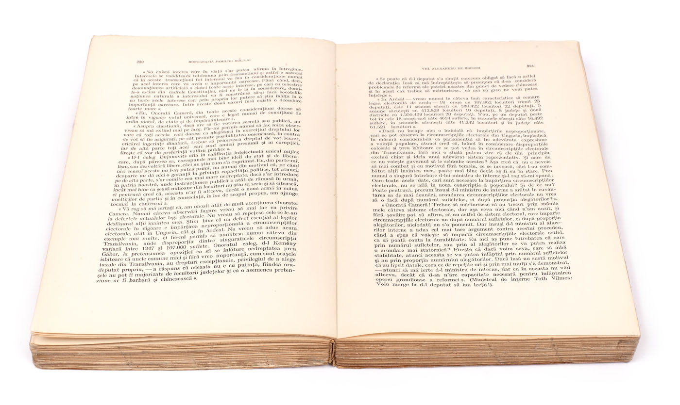 "Monografia familiei Mocioni", de Dr. Teodor Botiş, Bucureşti, 1939, provine din biblioteca scriitorului Zaharia Stancu