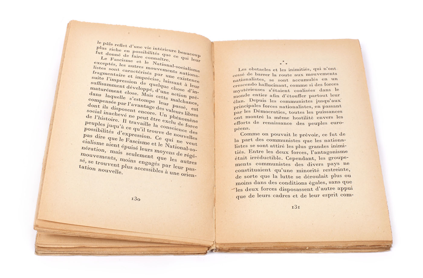 "Menirea Naţionalismului", de Horia Sima, franceză, Paris, 1951, provine din biblioteca scriitorului Zaharia Stancu