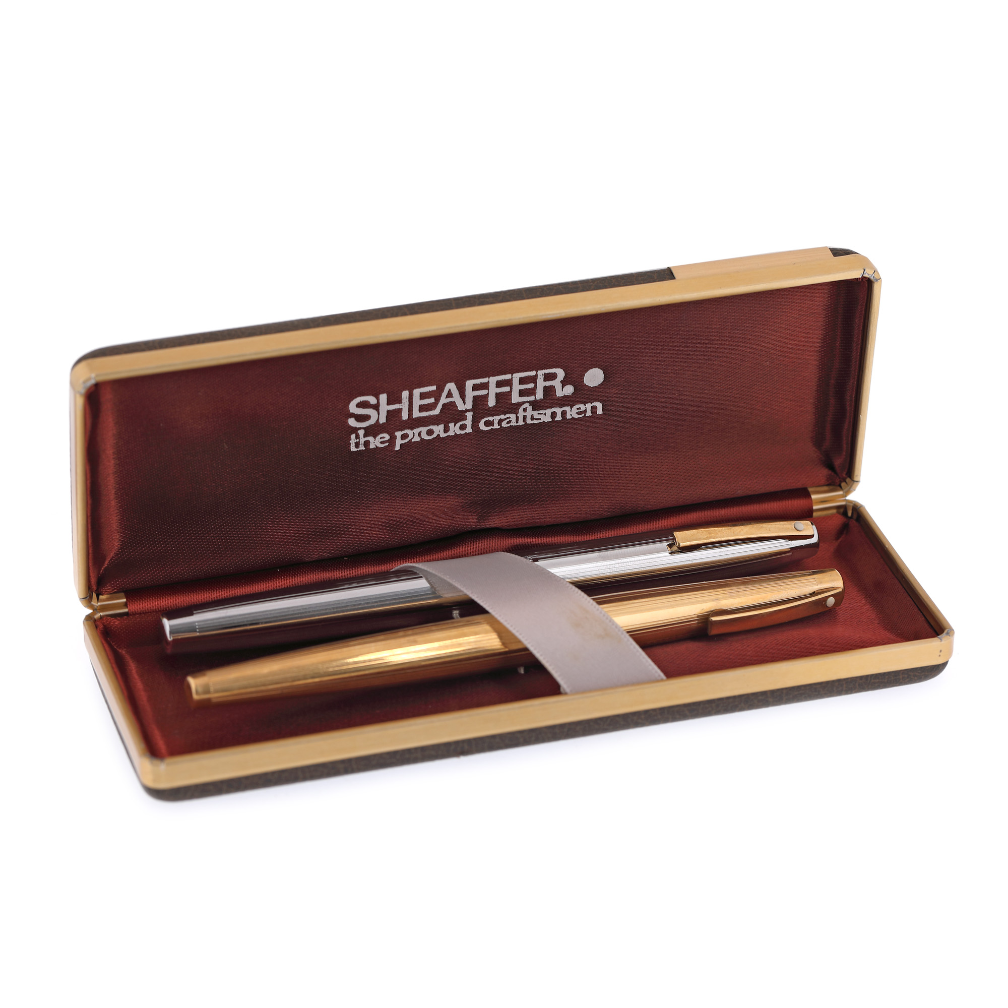 Pair of Sheaffer fountain pens with 14K gold nib in original box
