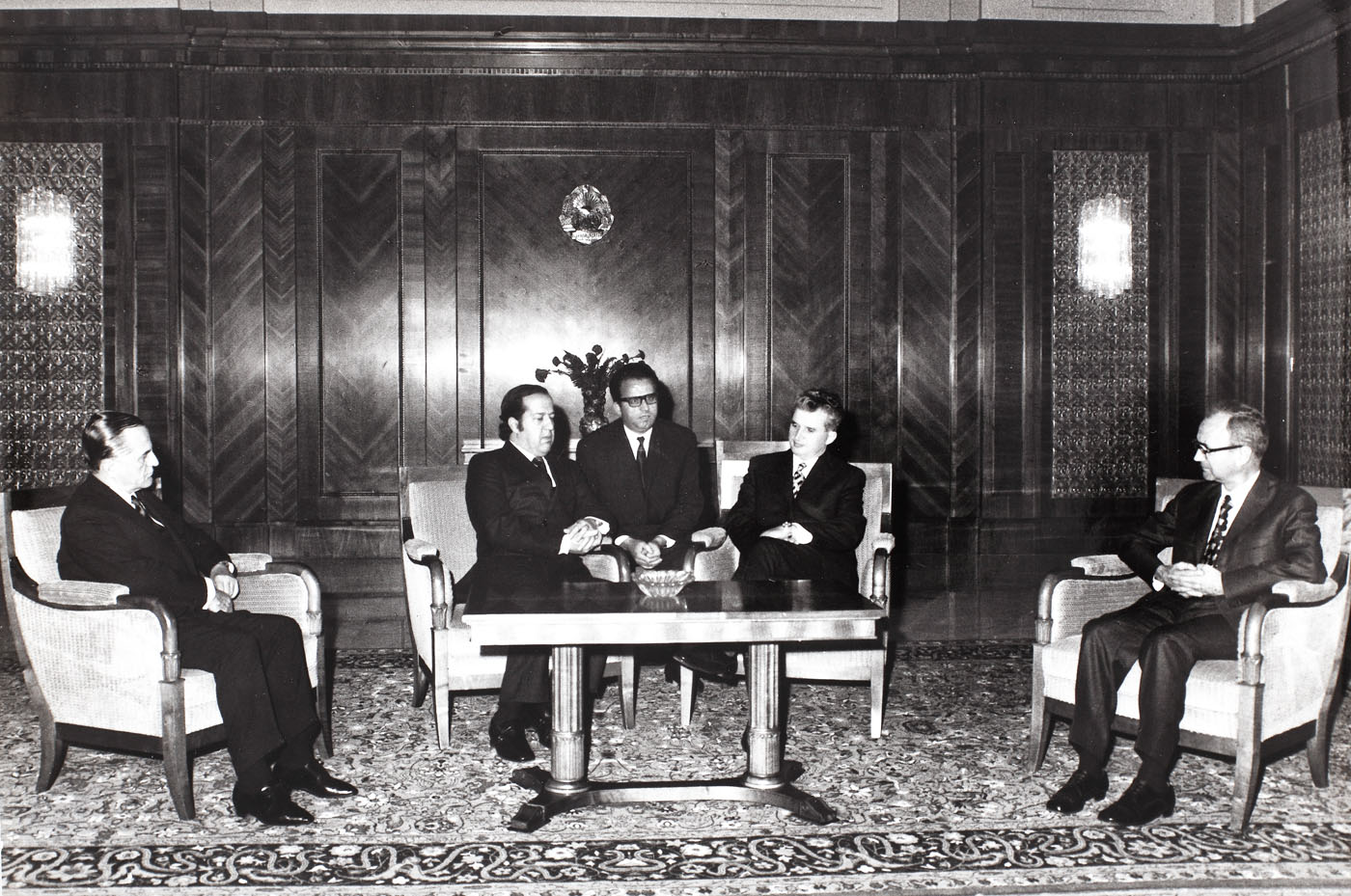 Fotografie reprezentându-l pe Nicolae Ceauşescu în timpul unei vizite oficiale în Costa Rica, noiembrie 1972, provine din colecţia fostului ministru de externe George Macovescu