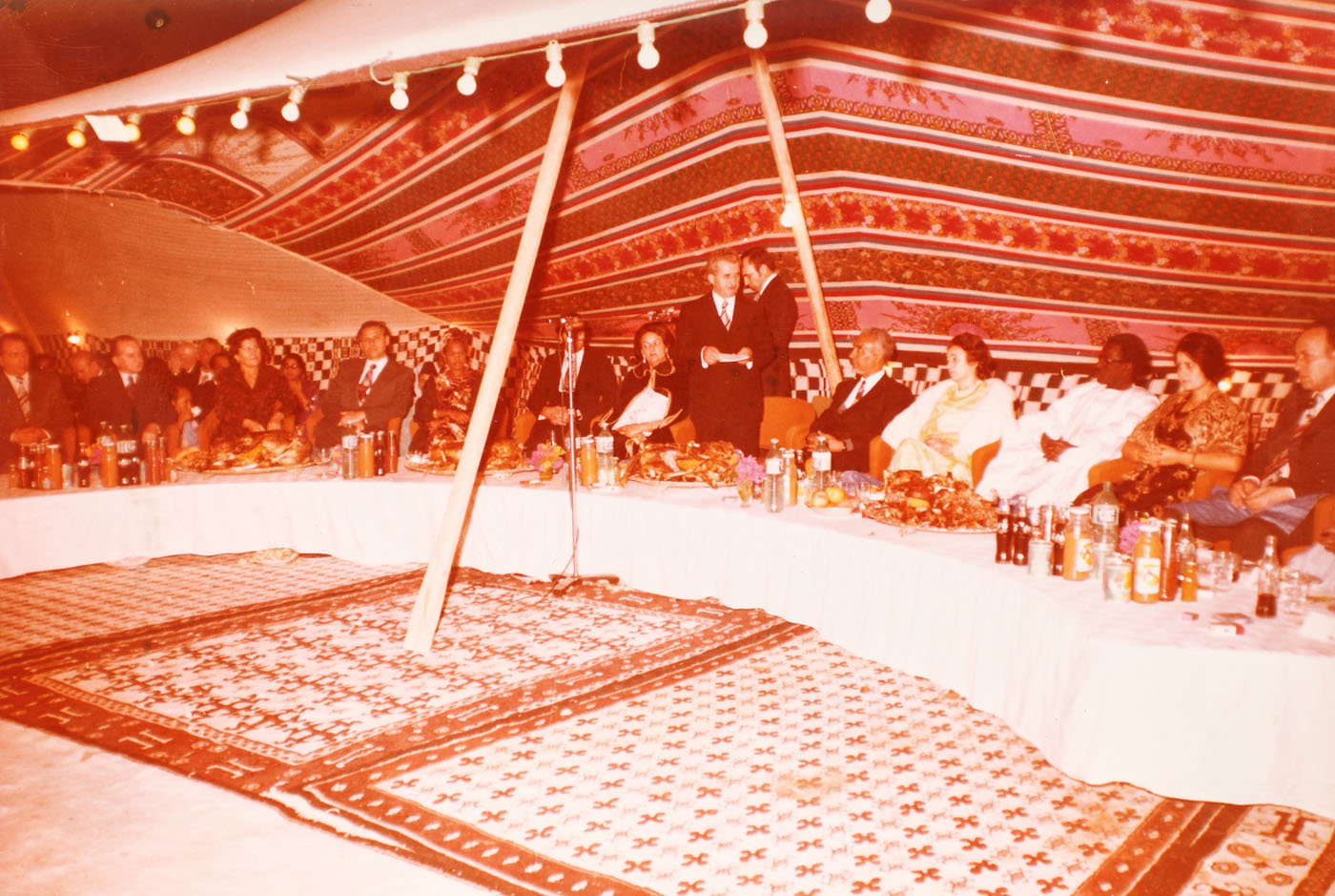 Lot format din 7 fotografii prezentând vizita lui Nicolae Ceauşescu în Iran, Teheran, august 1974, provine din colecţia fostului ministru de externe George Macovescu