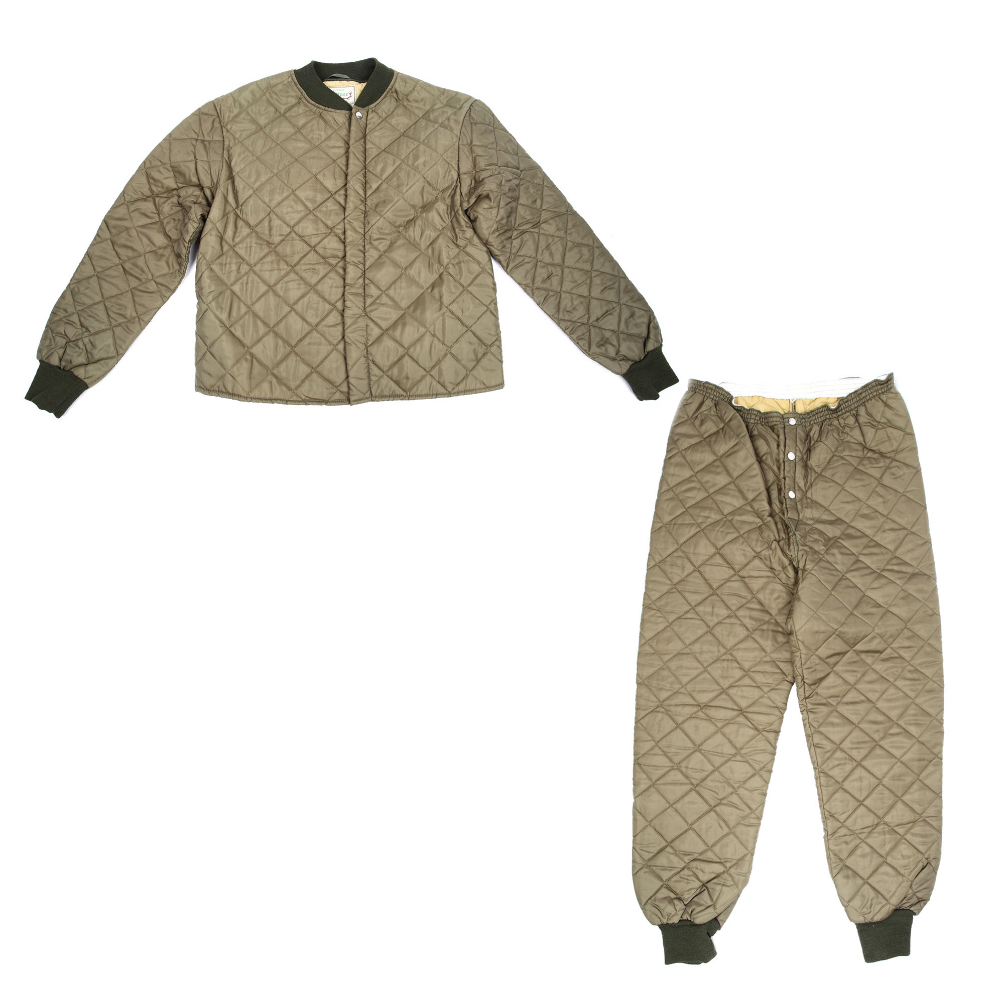 Costum de vânătoare realizat de firma Eduard Kettner, a aparţinut lui Nicolae Ceaușescu, însoţit de certificat R.A.-A.P.P.S.