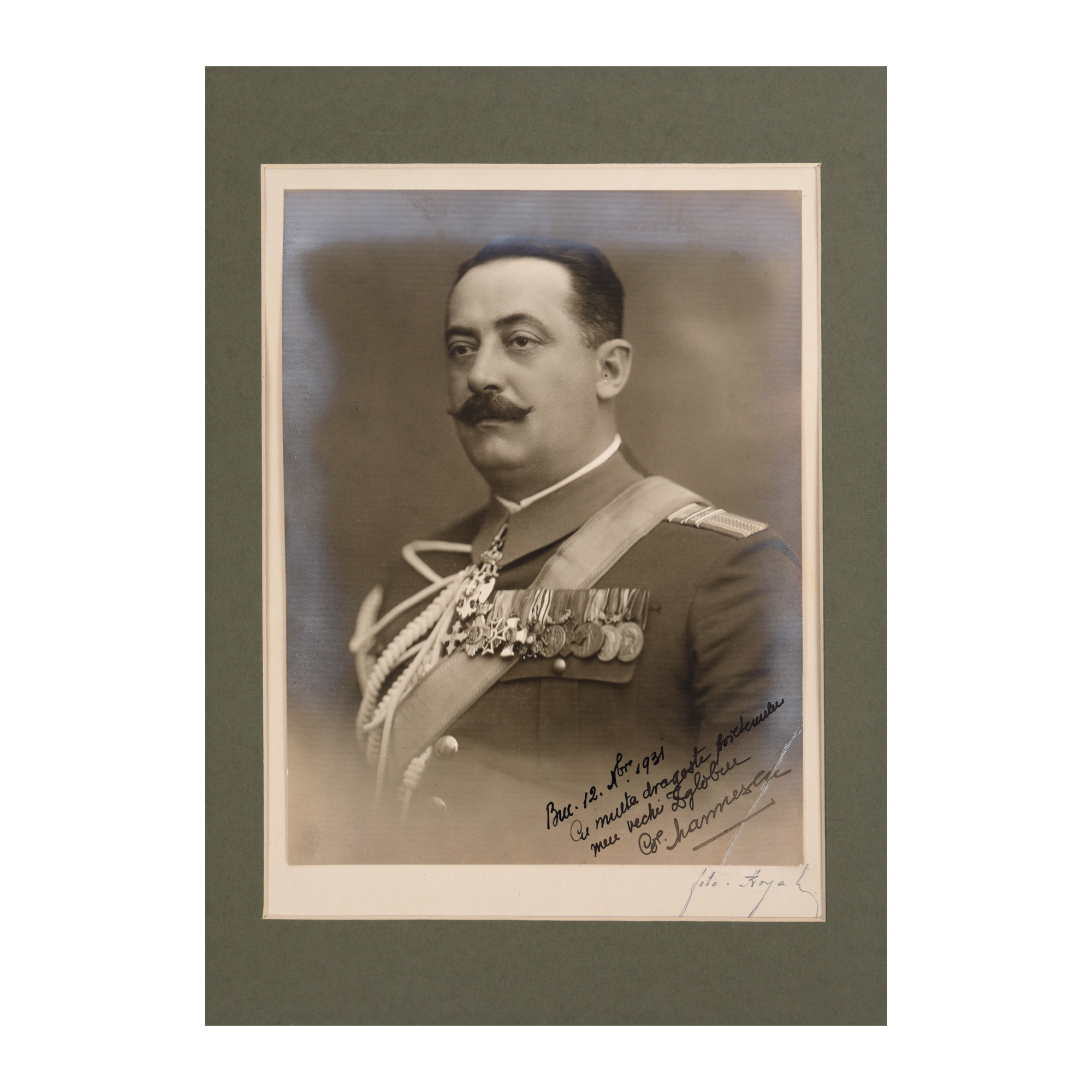 Fotografie ilustrându-l pe generalul Gabriel Marinescu, foto Royal, București, 1931, cu dedicație olografă