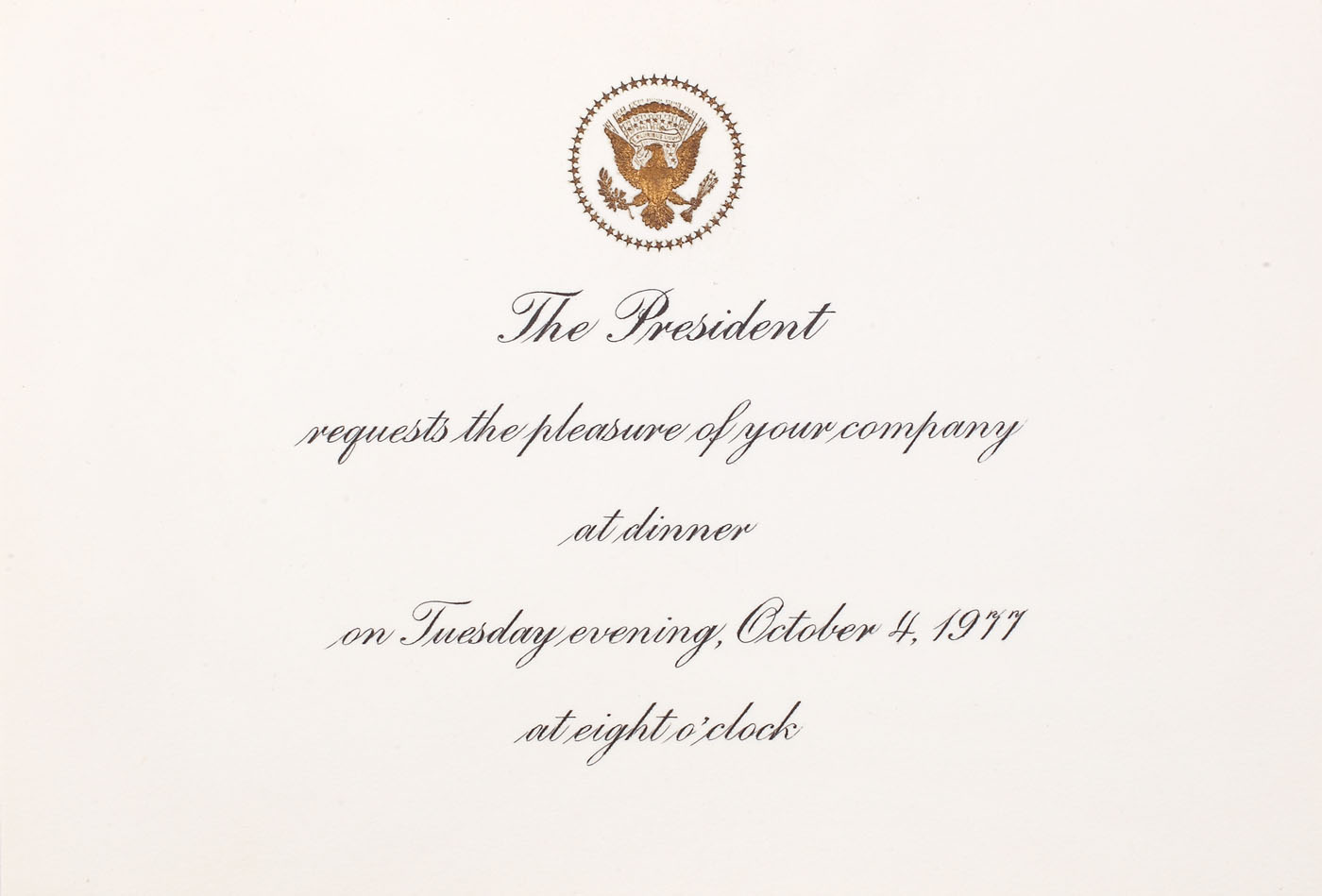 Lot format din invitaţia la dineul organizat de Preşedintele S.U.A., Jimmy Carter, pentru delegaţia oficială a României, două carduri de masă, în plicurile originale, 4 octombrie 1977, provine din colecţia fostului ministru de externe George Macovescu