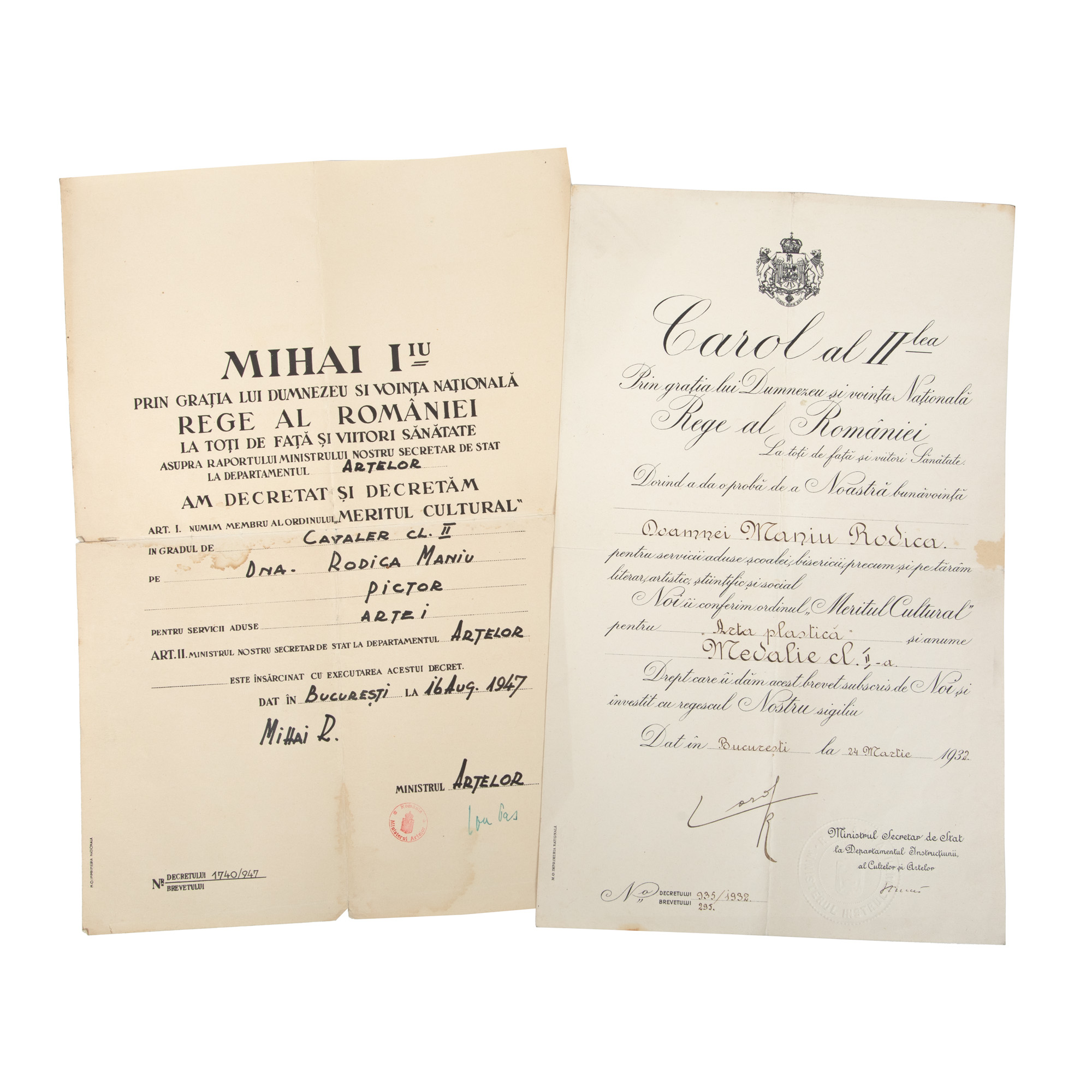 Lot format din două brevete pentru medalia și ordinul "Meritul Cultural", clasa a 2-a, acordate Rodicăi Maniu, datate 1932 și 1947, provin din colecția Rodica Maniu și Samuel Mützner
