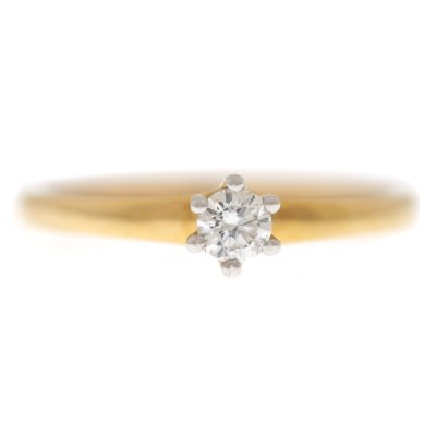 Gold ring, adorned with solitaire diamond