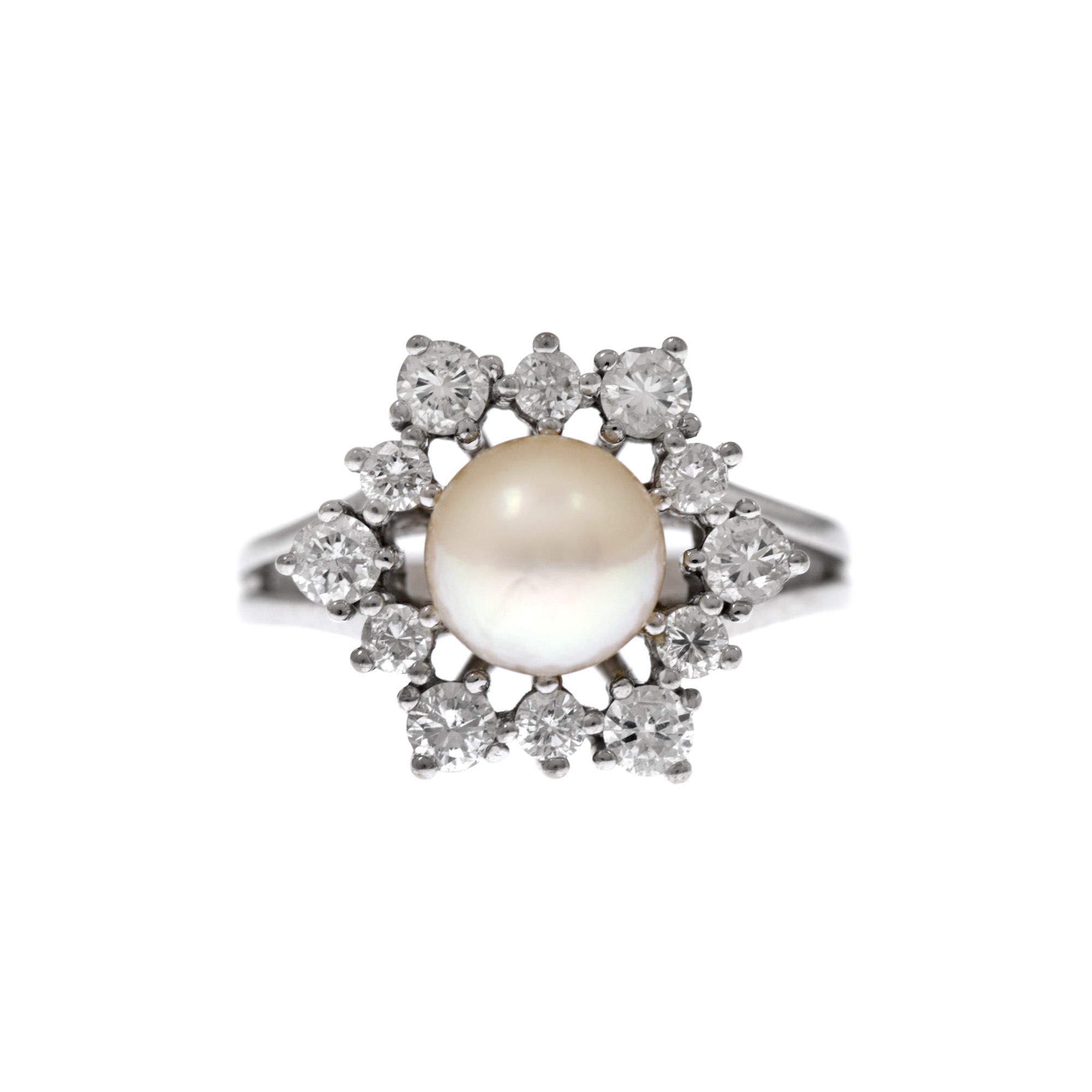 White gold ring, adorned with pearl and diamonds