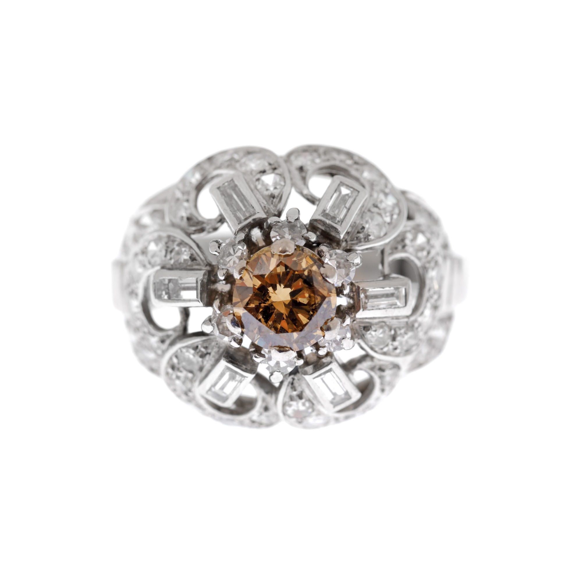 Inel din platină, decorat central cu diamant fancy brown, anturat de diamante