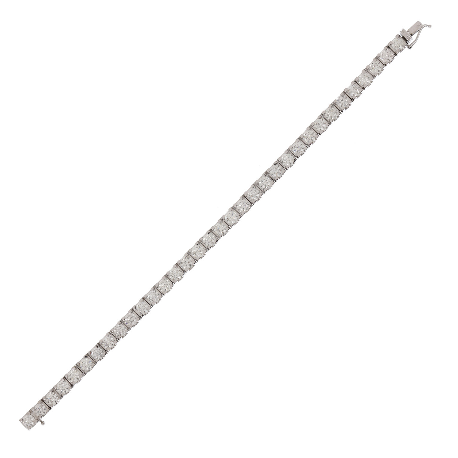 White gold tennis bracelet, adorned with diamonds