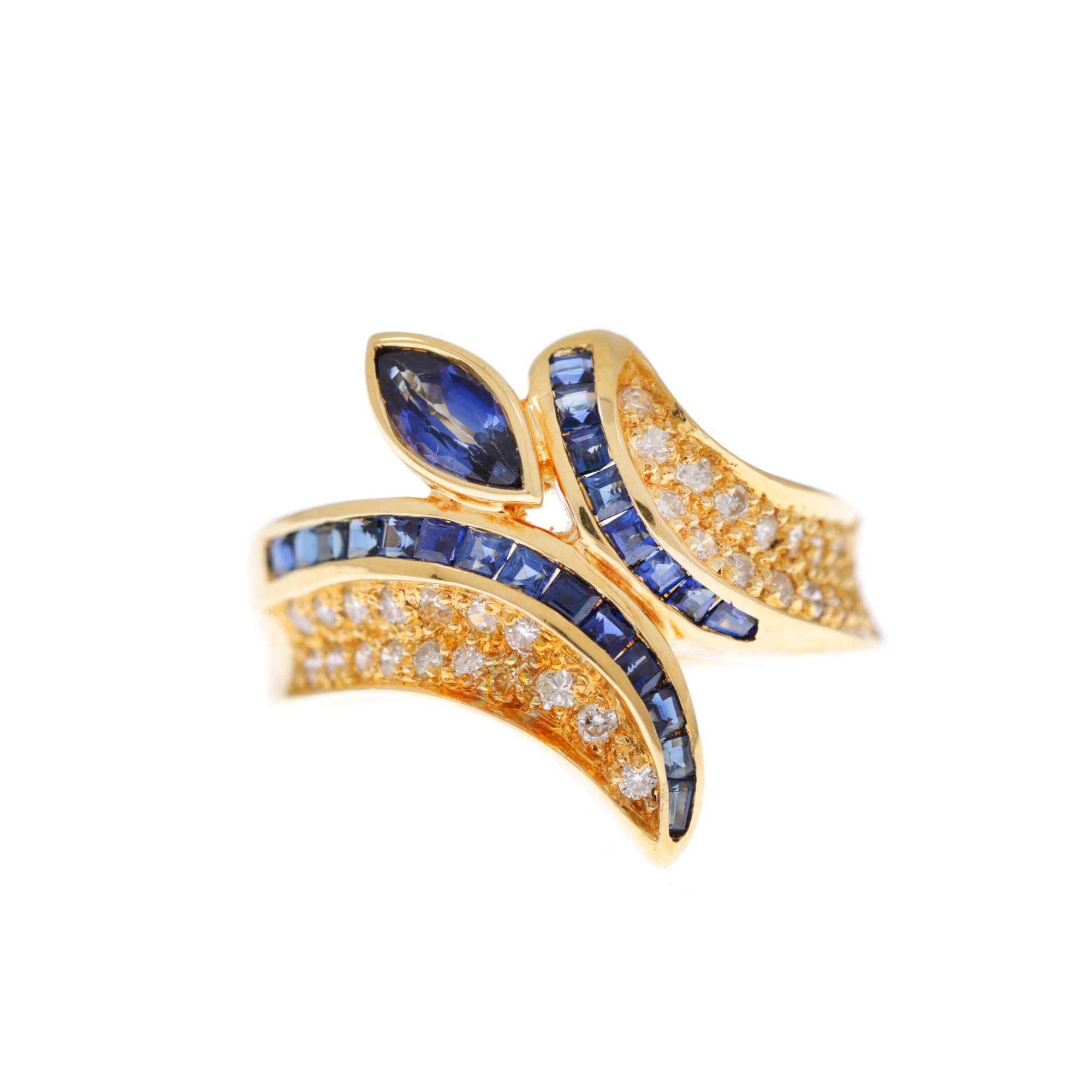 Gold ring, adorned with sapphires and diamonds